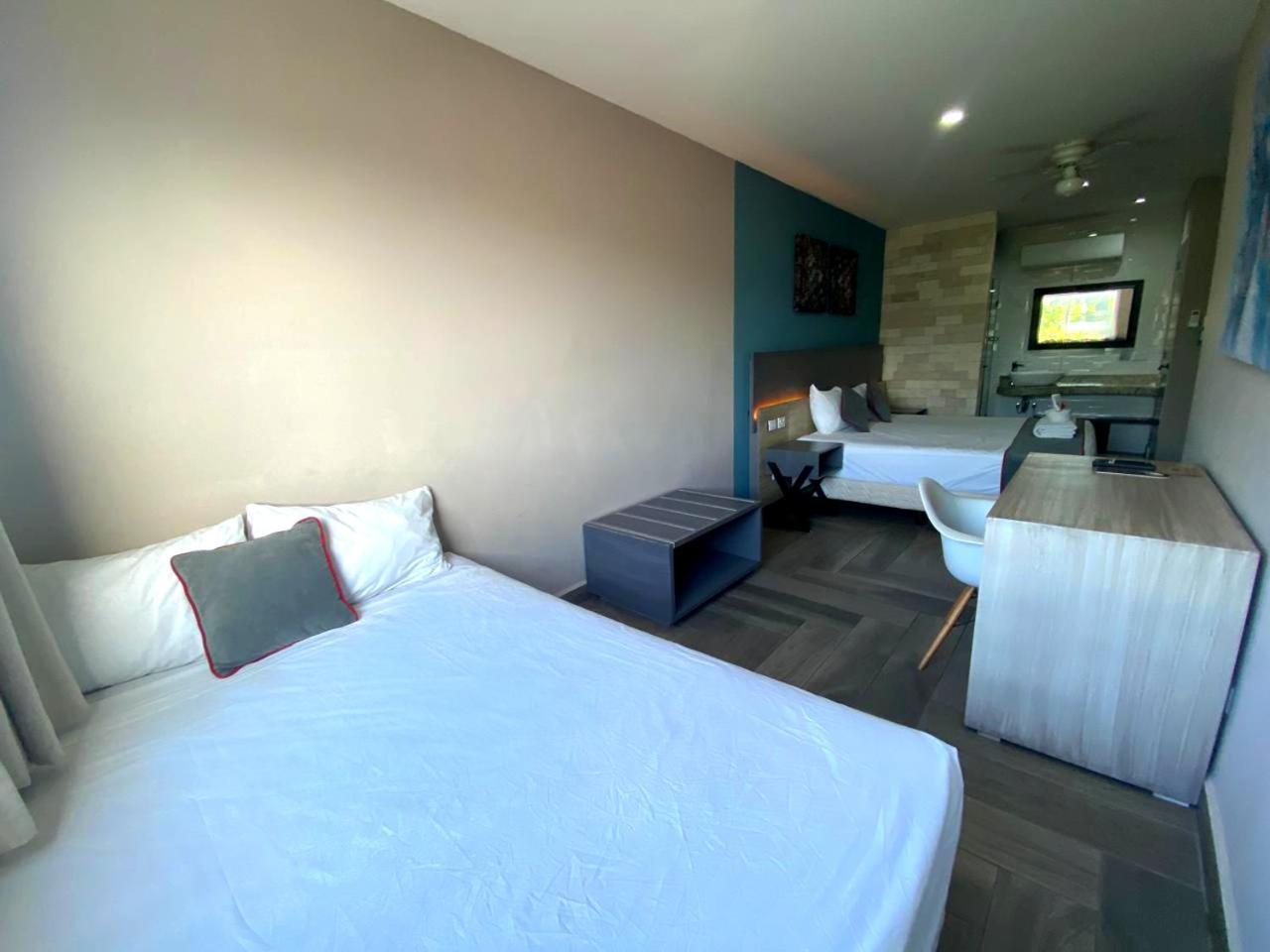 Hotel Bfh Attraction- Deluxe - 2oo Metros Del Mar, Centro