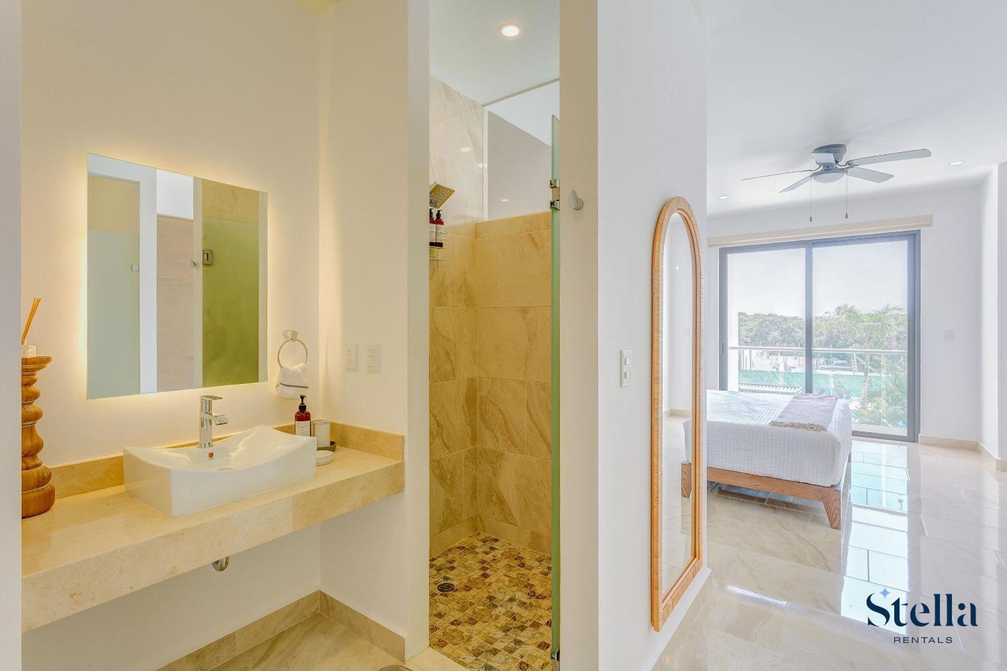 New Complex Style With Amenities Near Downtown 7min *