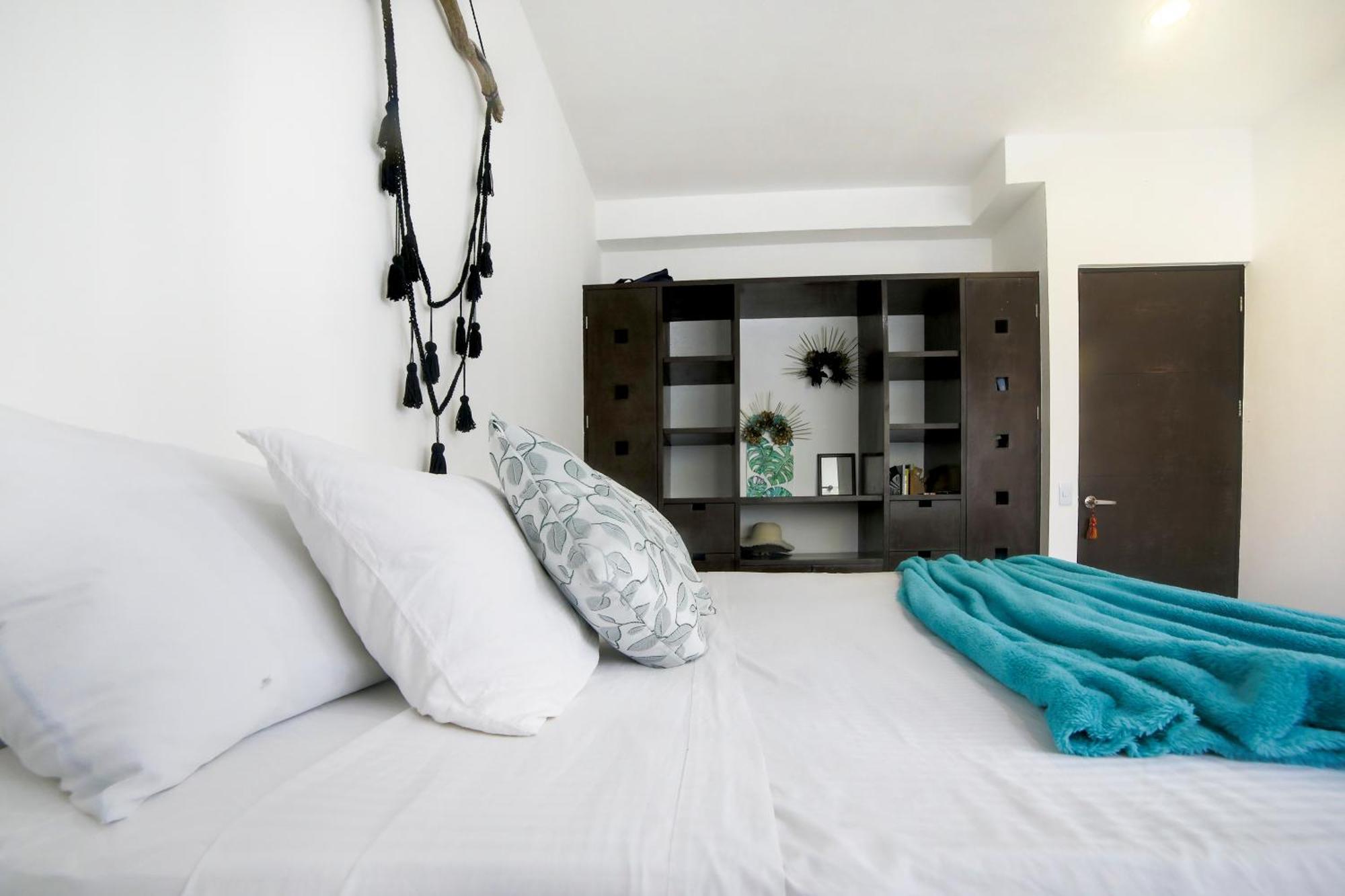 Full Equipped 2 Bdrm In Gated Community & Pool View *