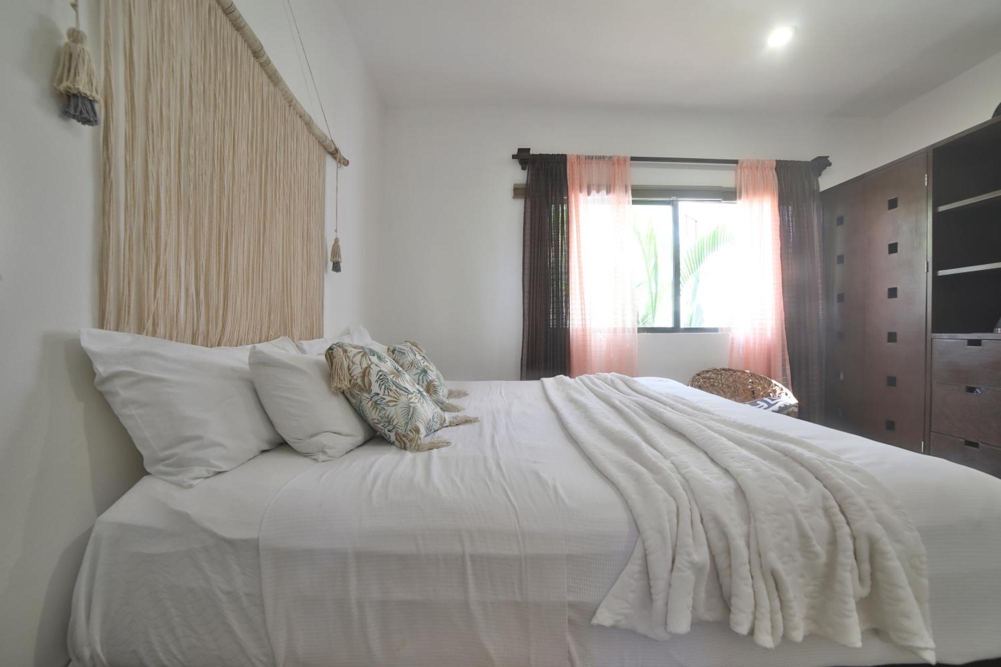 Apartment Full Equipped 2 Bdrm In Gated Community & Pool View *