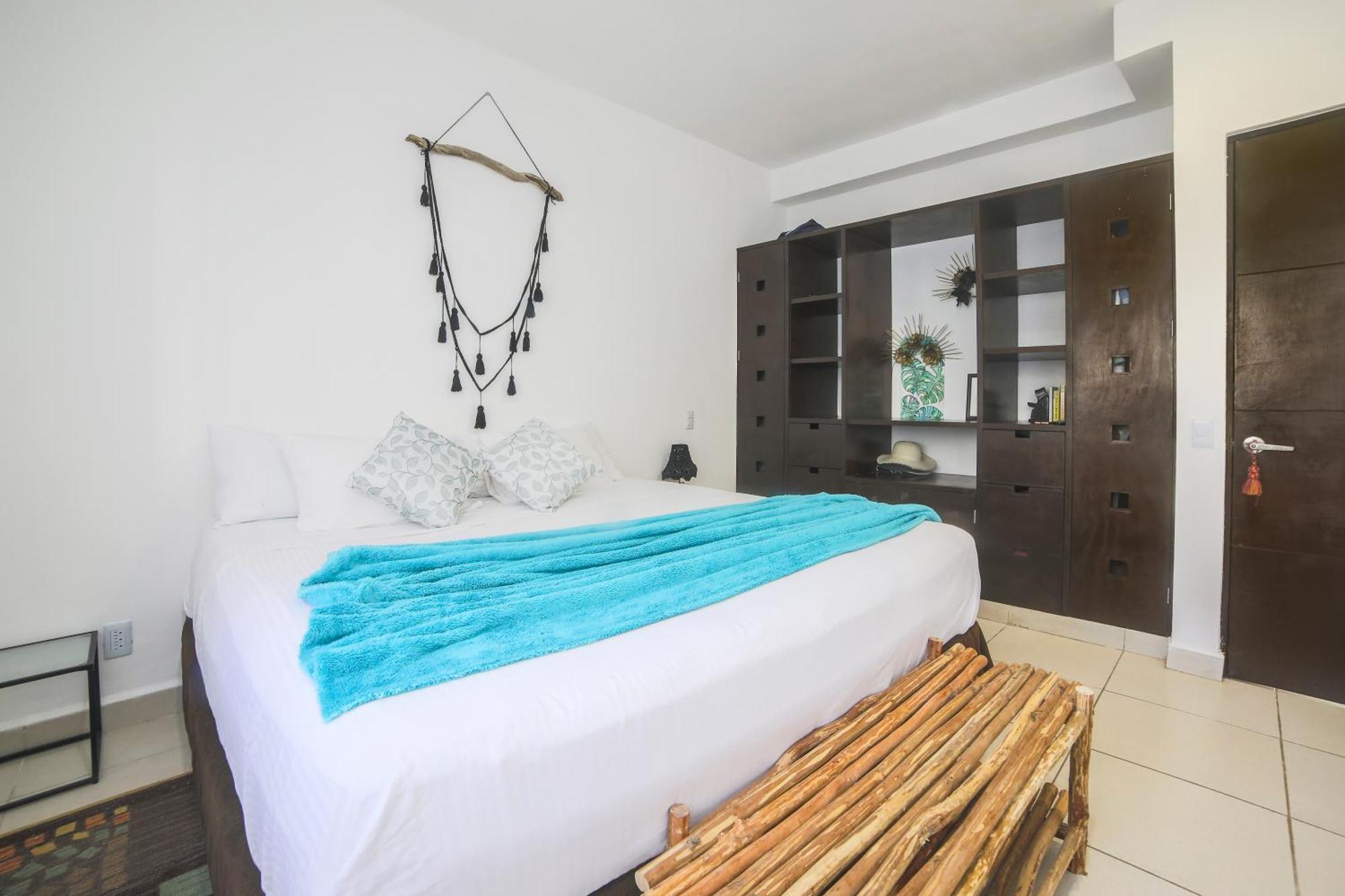 Apartment Full Equipped 2 Bdrm In Gated Community & Pool View *