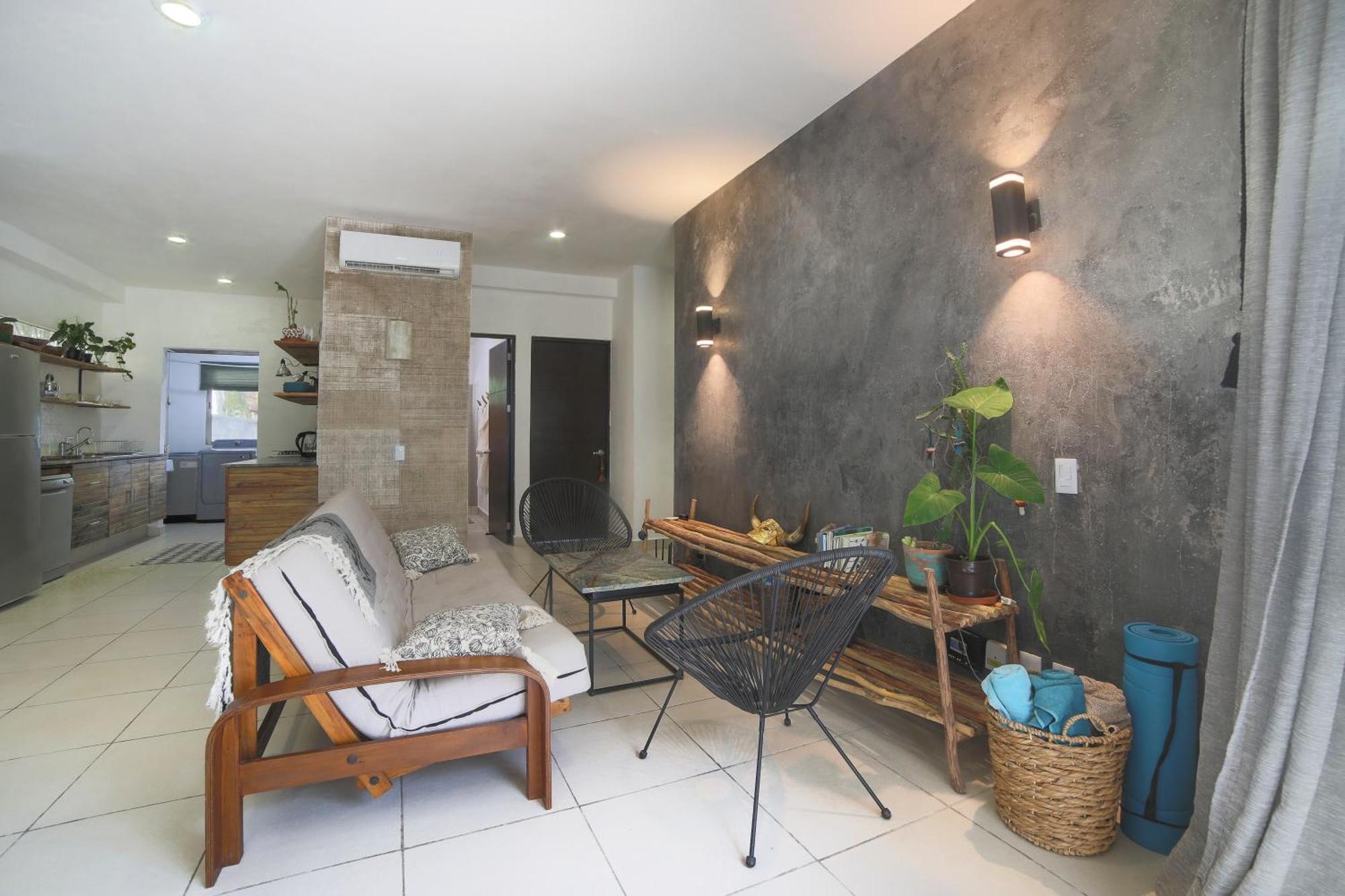 Full Equipped 2 Bdrm In Gated Community & Pool View *