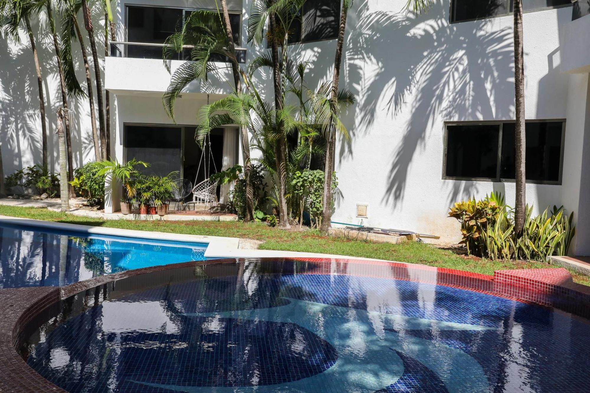 Full Equipped 2 Bdrm In Gated Community & Pool View Apartment *
