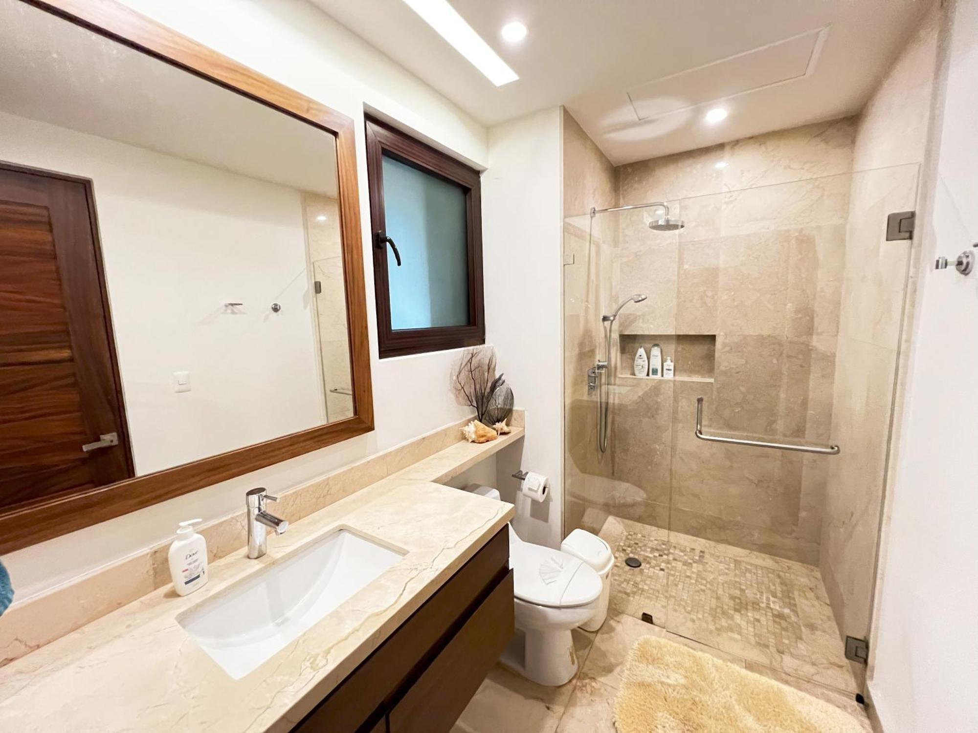 Ground Floor Paradise With Marina View And Pool Paddleboard Included *
