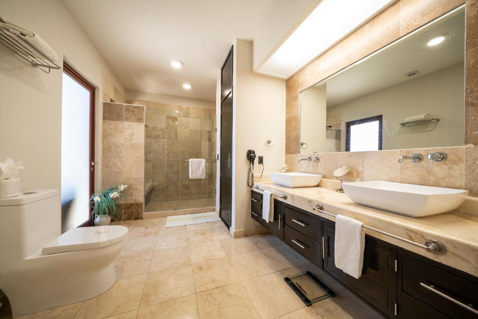 Surf 408 - Beachfront Stunning Ocean View Penthouse - At El Faro Holiday home *
