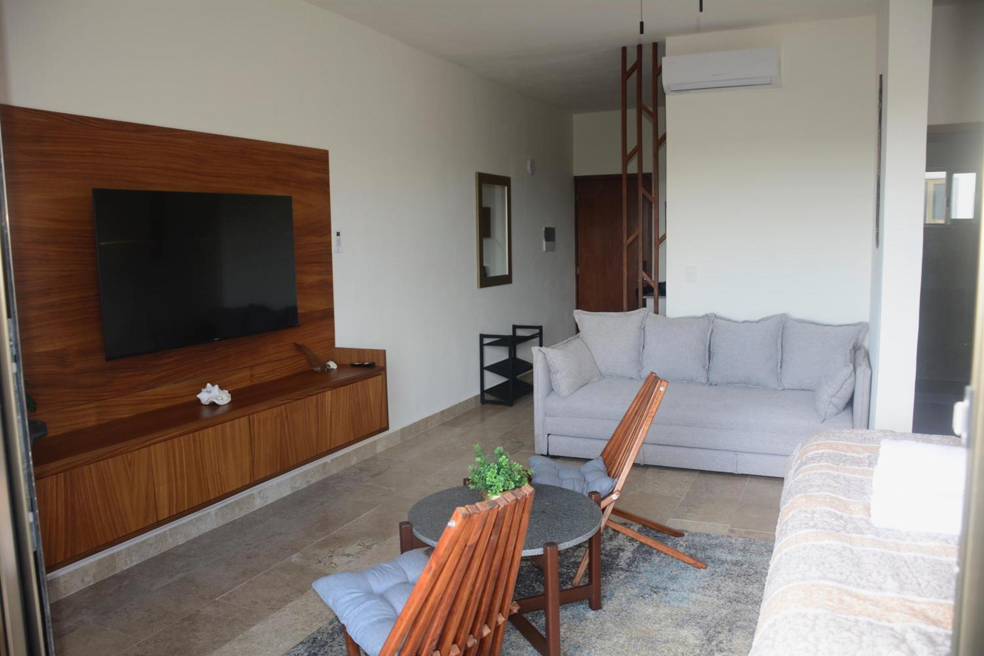 Stylish Ocean-view - Steps From 5th Avenue Apartment