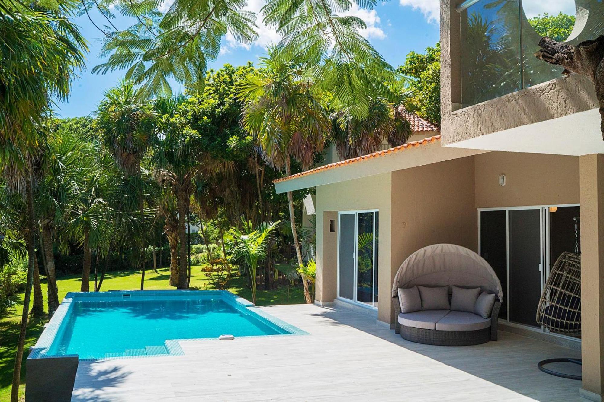 Holiday home 3br Home, Steps From Spectacular Beach, Private Pool *