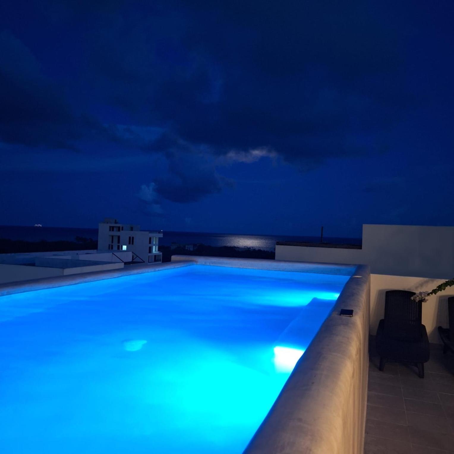 Stylish Ocean-view - Steps From 5th Avenue Apartment