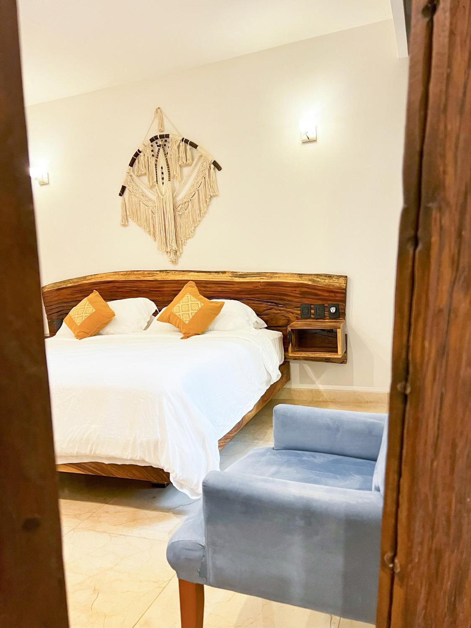 Ground Floor Paradise With Marina View And Pool Paddleboard Included