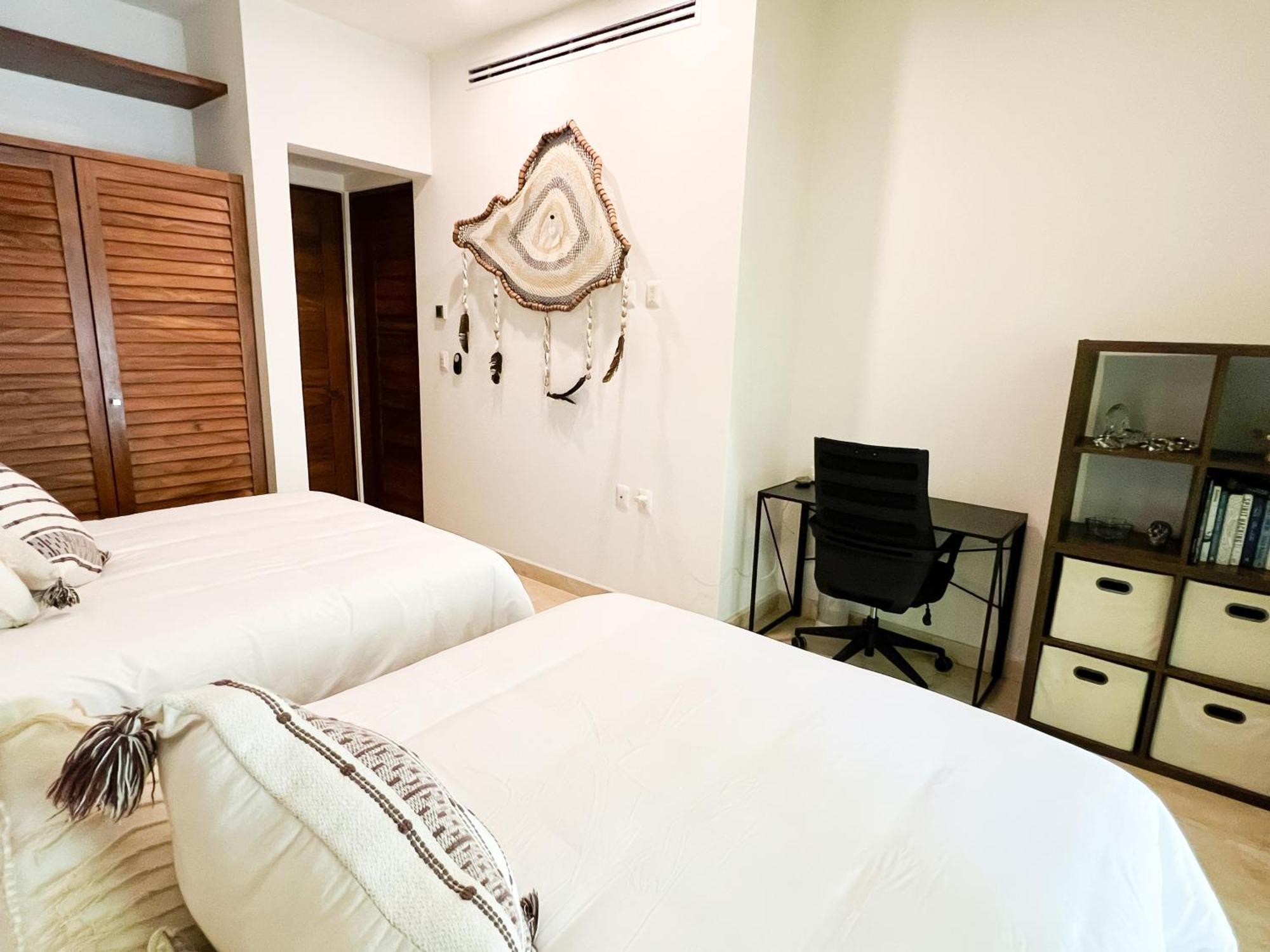 Ground Floor Paradise With Marina View And Pool Paddleboard Included