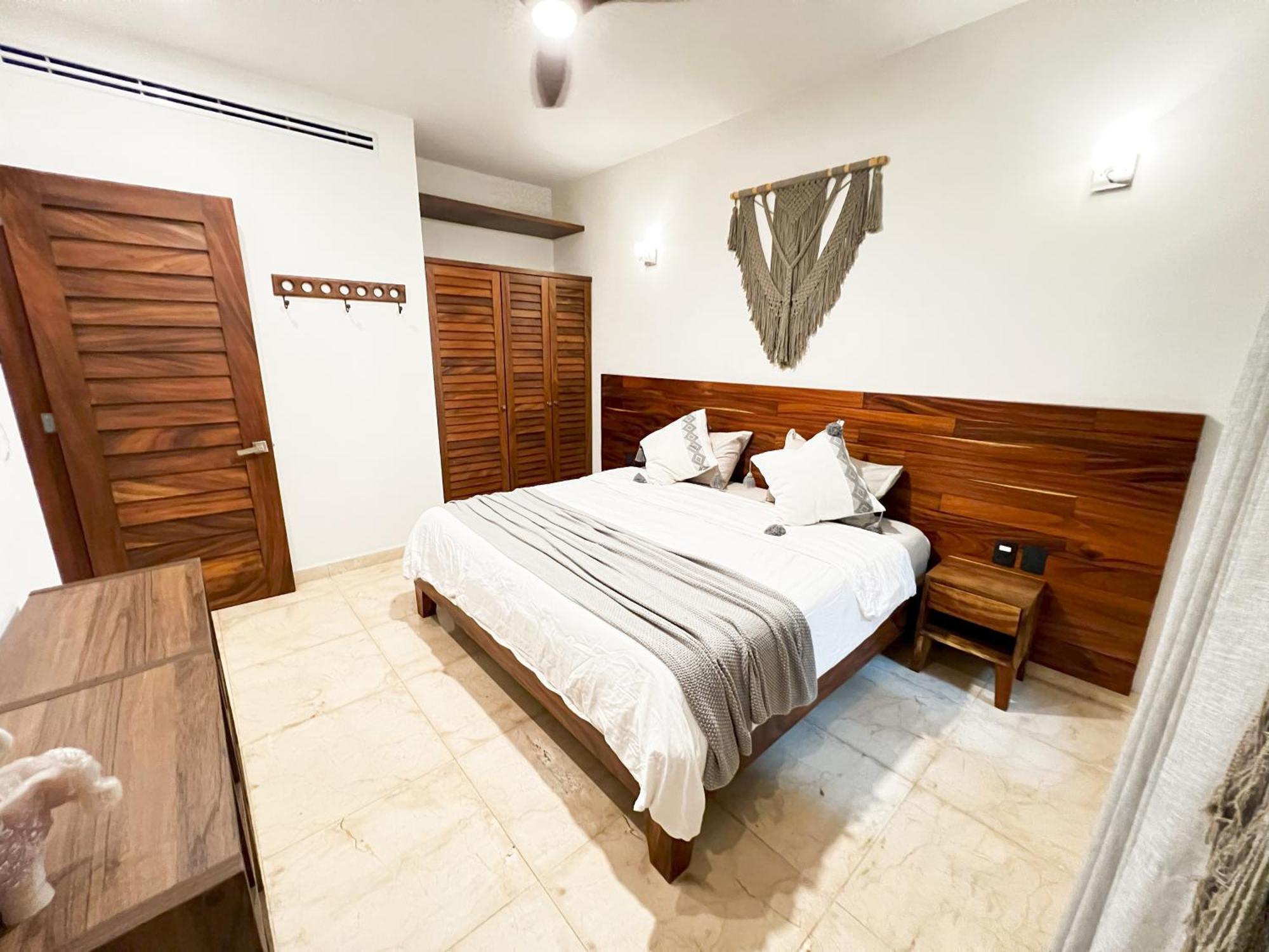 Ground Floor Paradise With Marina View And Pool Paddleboard Included *