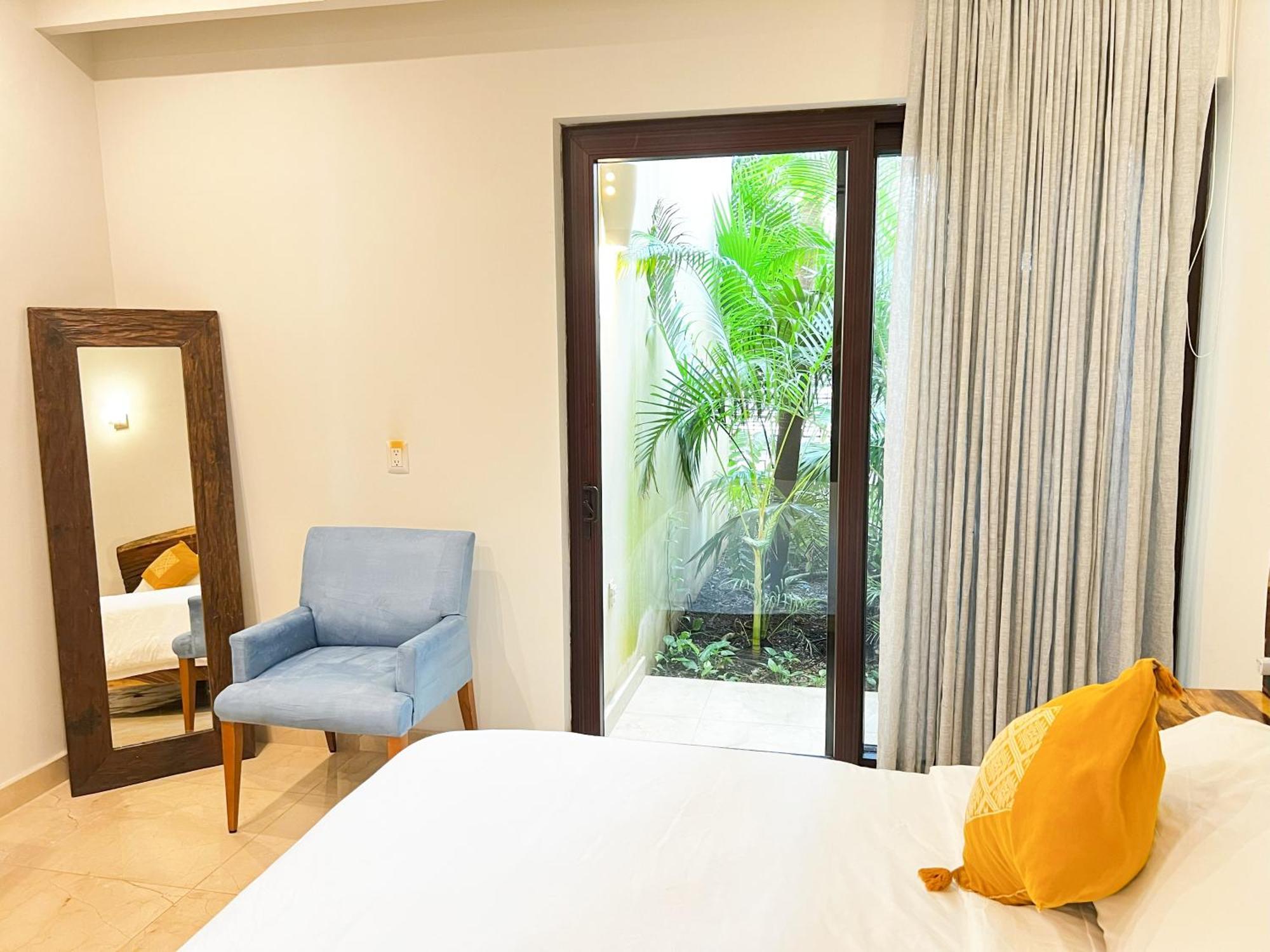 Ground Floor Paradise With Marina View And Pool Paddleboard Included