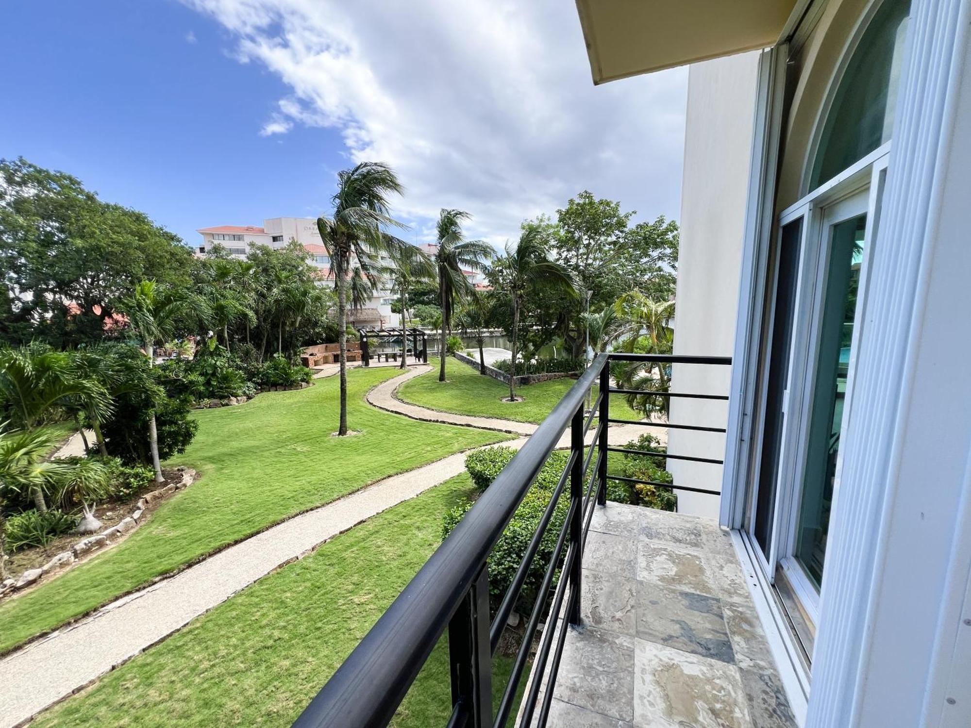 High-end Waterfront At Secrets Waters Apartamento *