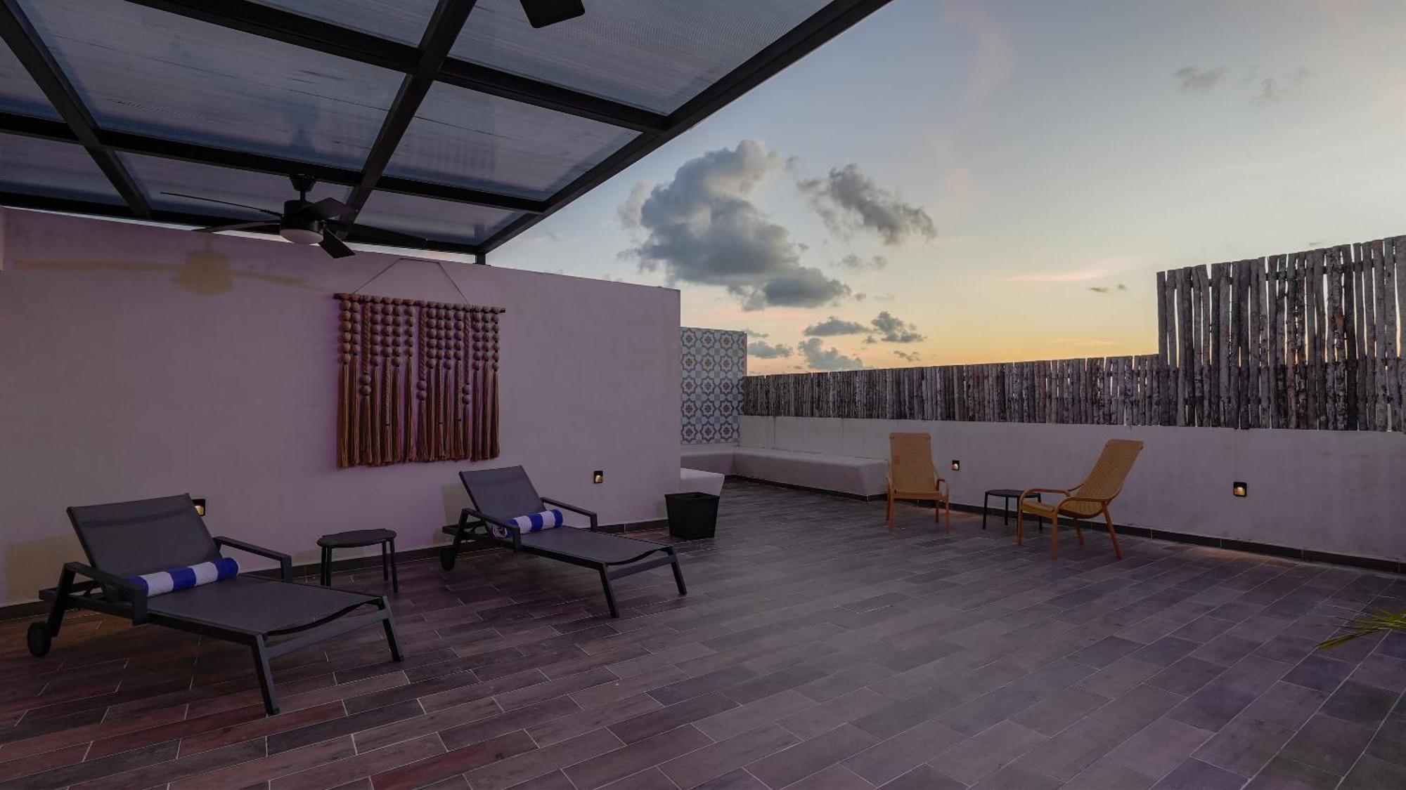 Apartment Sunset Serenity - Amply Private Terrace & Pool & Gym & Club Access