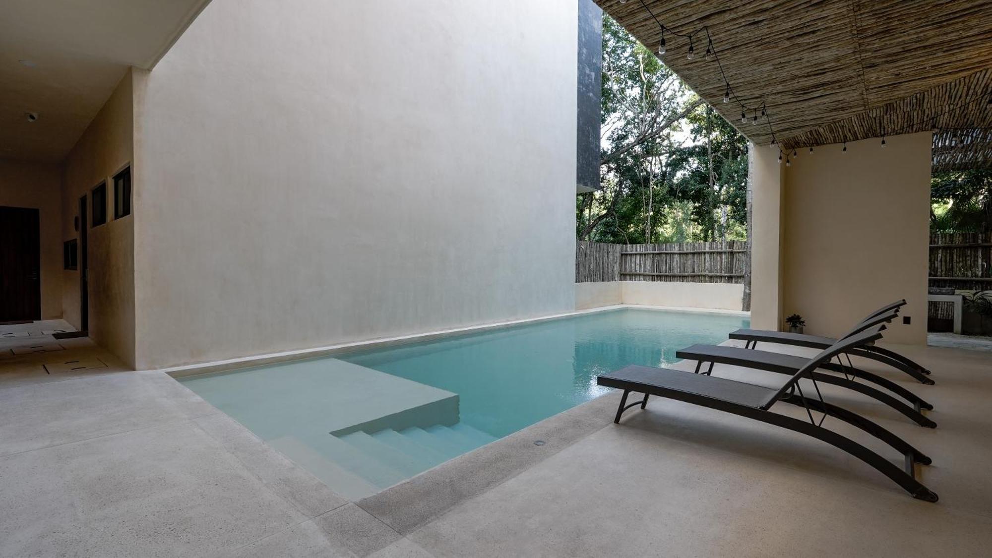 Sunset Serenity - Amply Private Terrace & Pool & Gym & Club Access Apartment *