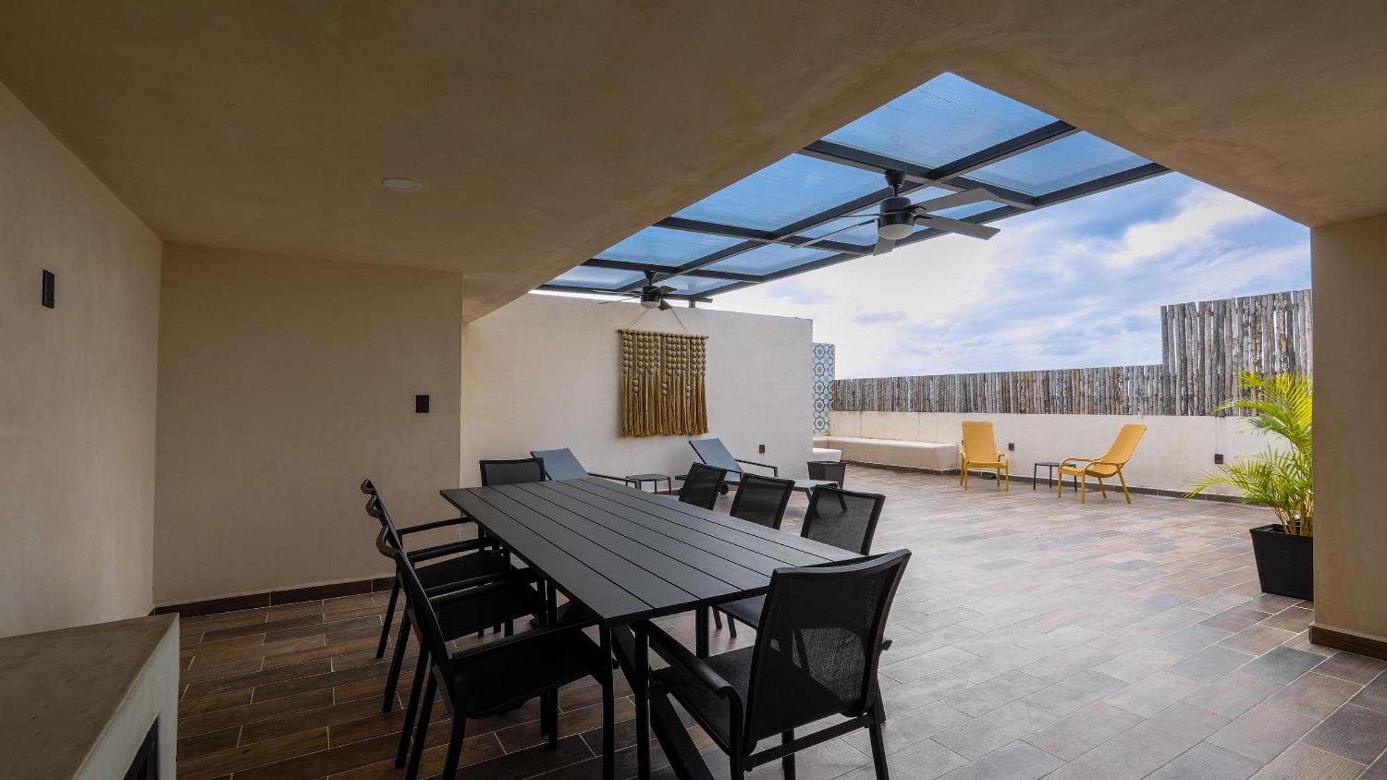 Sunset Serenity - Amply Private Terrace & Pool & Gym & Club Access *