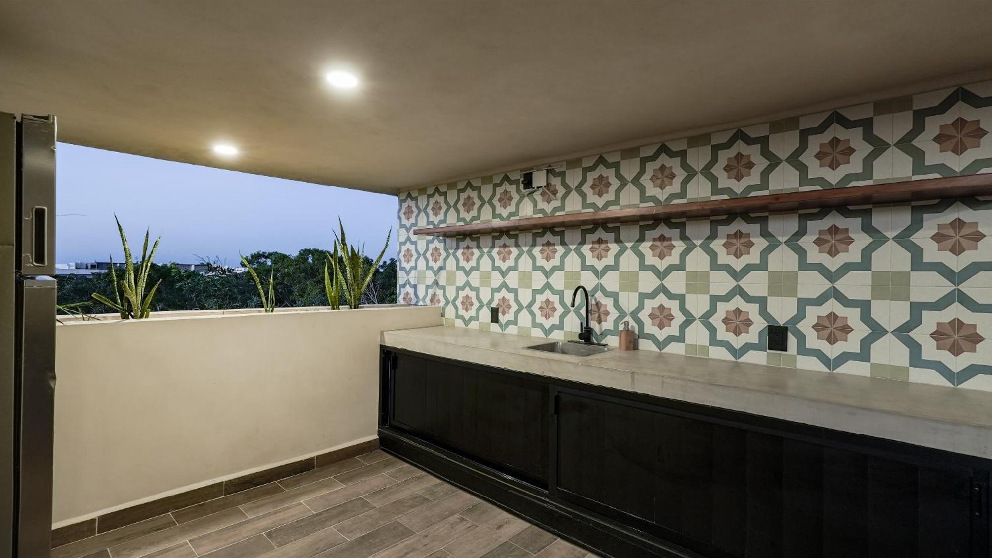 Sunset Serenity - Amply Private Terrace & Pool & Gym & Club Access Apartment *