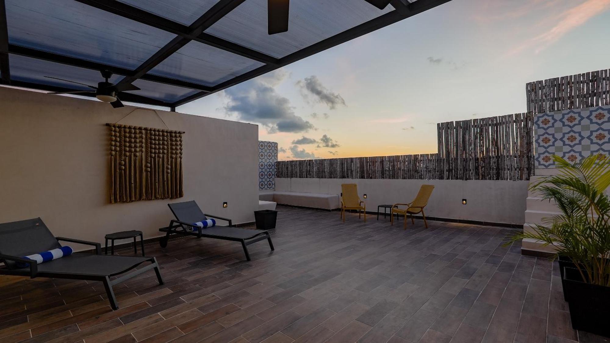 Sunset Serenity - Amply Private Terrace & Pool & Gym & Club Access *