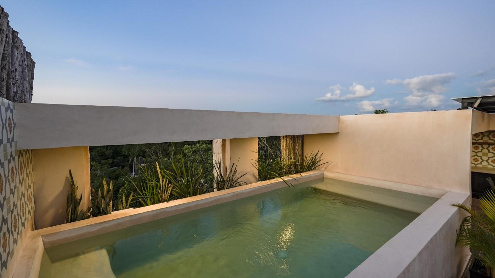 Sunset Serenity - Amply Private Terrace & Pool & Gym & Club Access