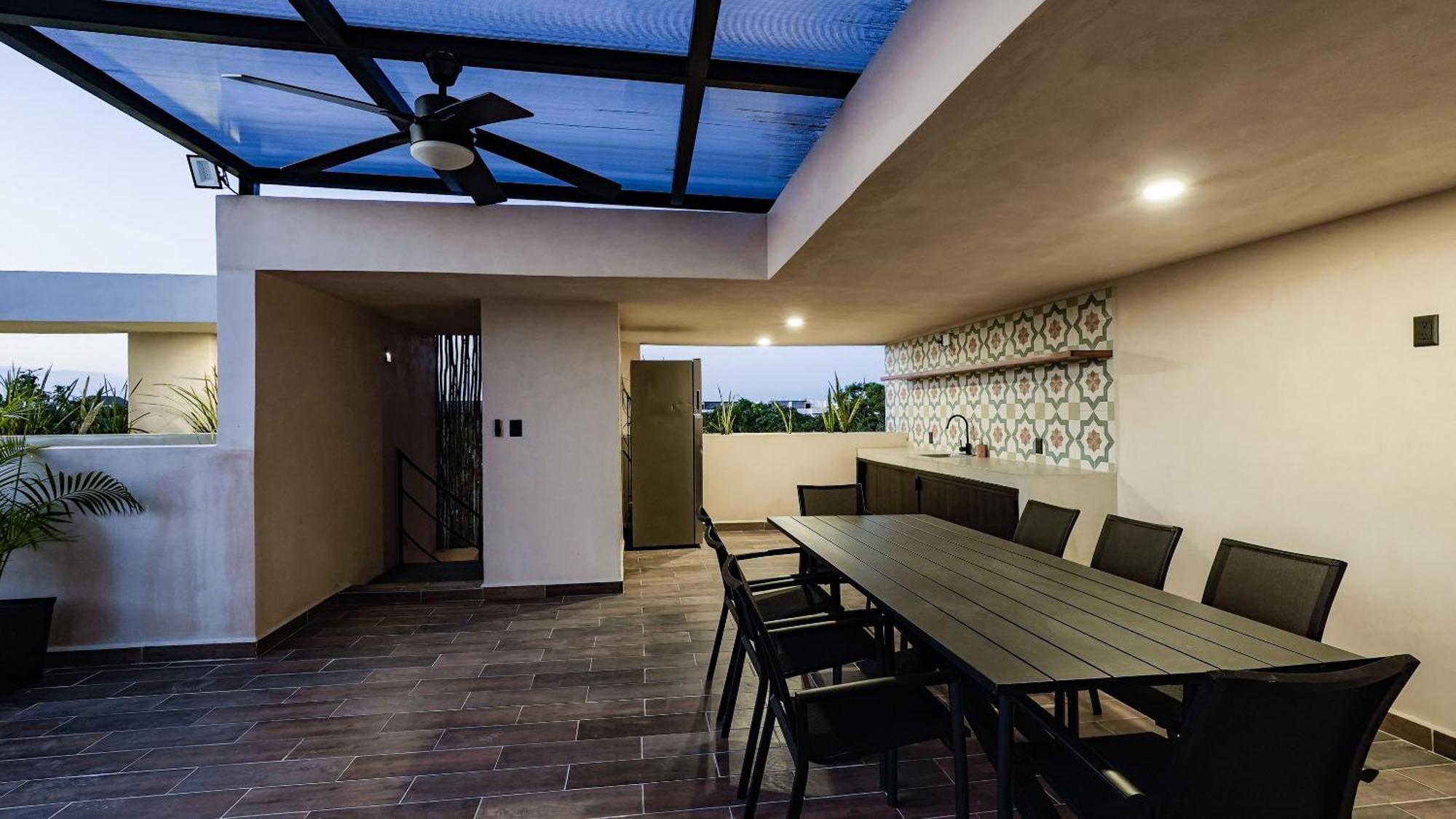 Sunset Serenity - Amply Private Terrace & Pool & Gym & Club Access