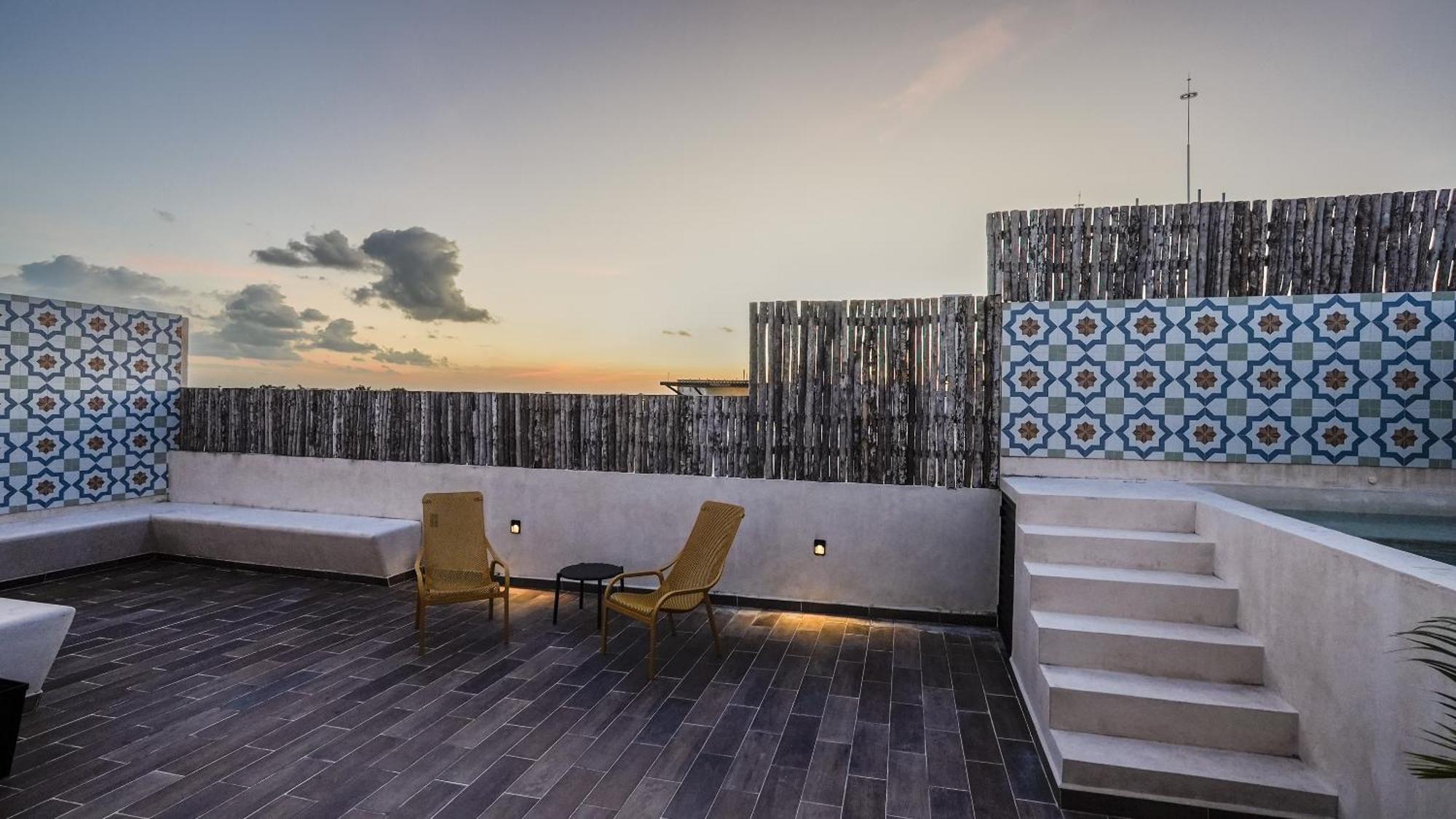 Sunset Serenity - Amply Private Terrace & Pool & Gym & Club Access Apartment