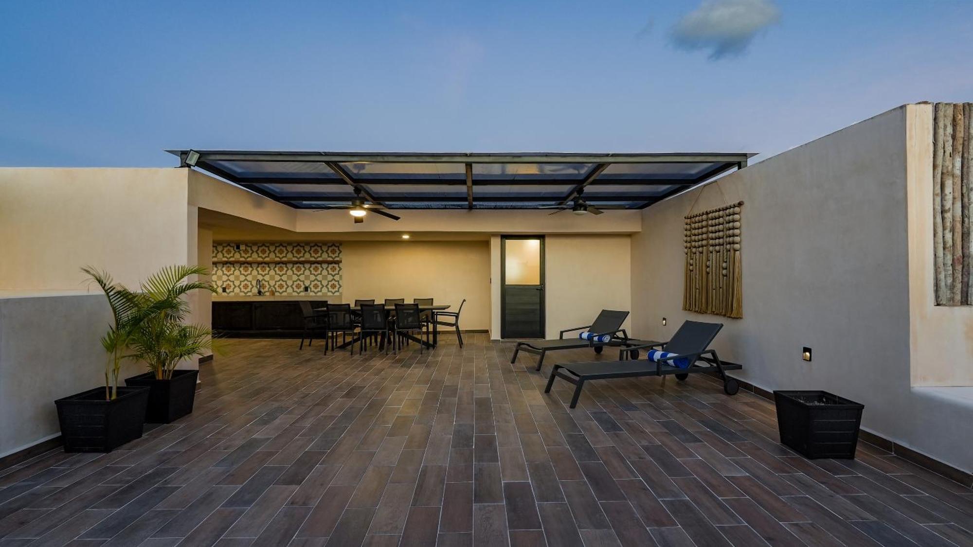 Sunset Serenity - Amply Private Terrace & Pool & Gym & Club Access Apartment *