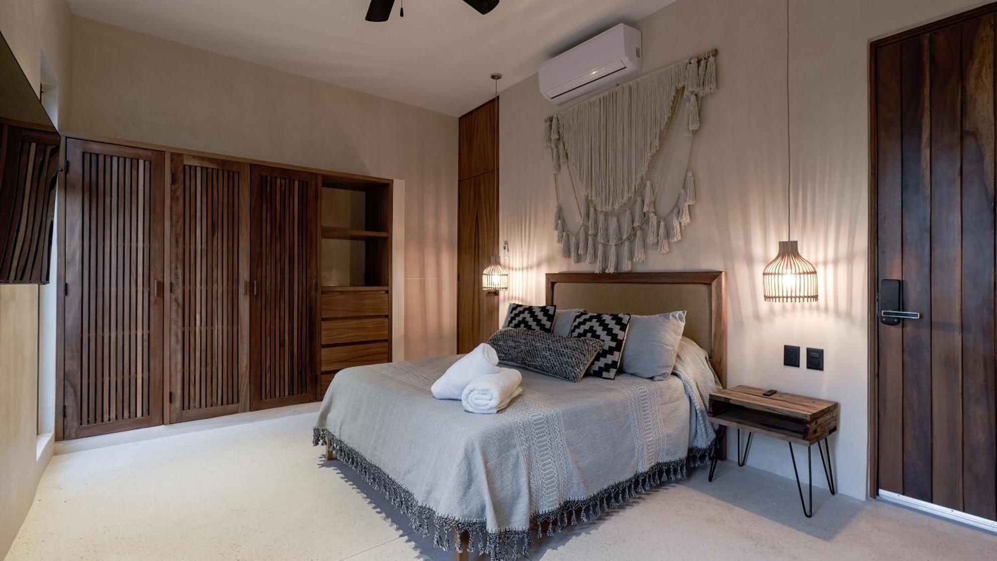 Sunset Serenity - Amply Private Terrace & Pool & Gym & Club Access Apartment