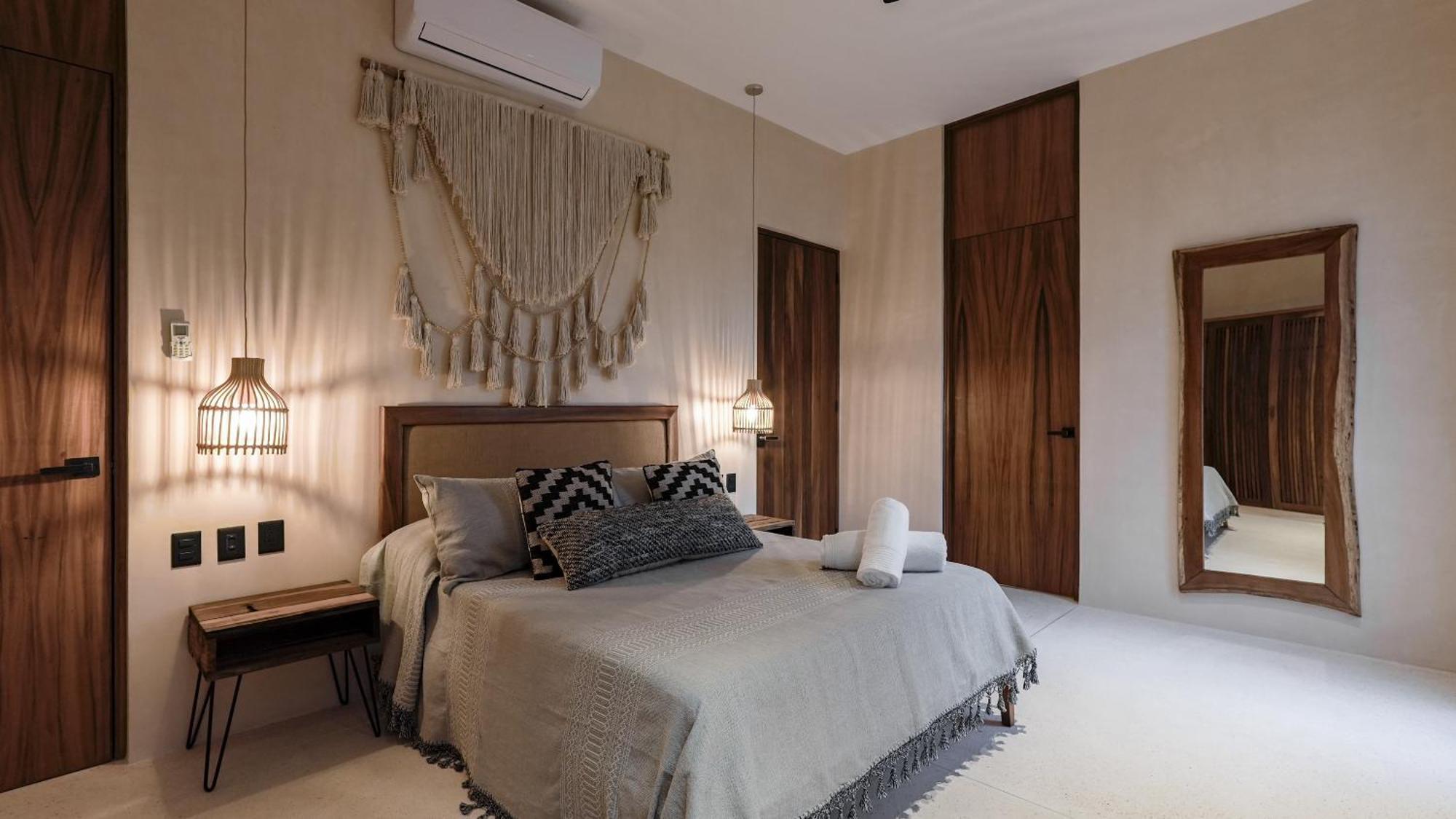 Sunset Serenity - Amply Private Terrace & Pool & Gym & Club Access Apartment *