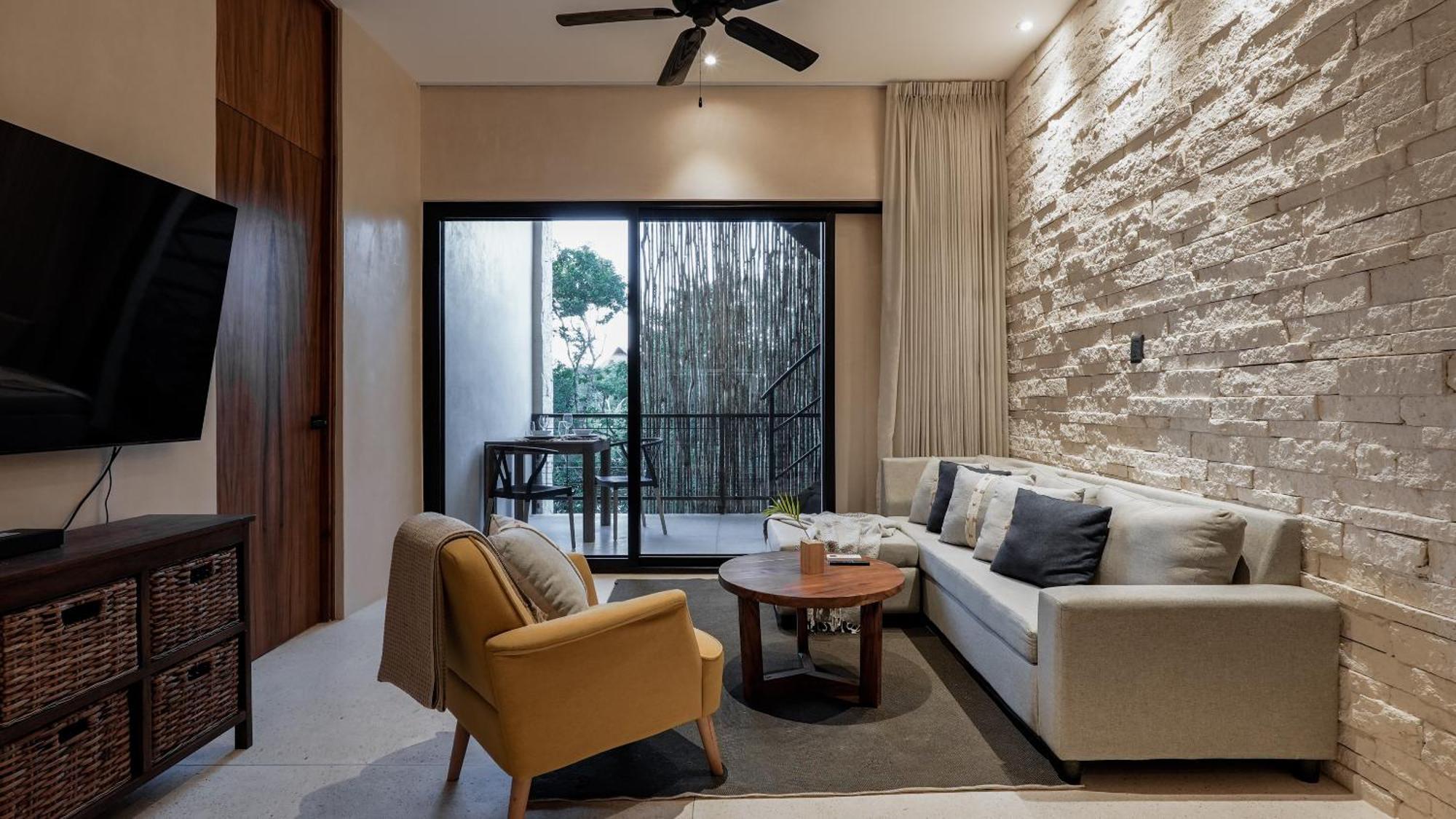 Sunset Serenity - Amply Private Terrace & Pool & Gym & Club Access Apartment *