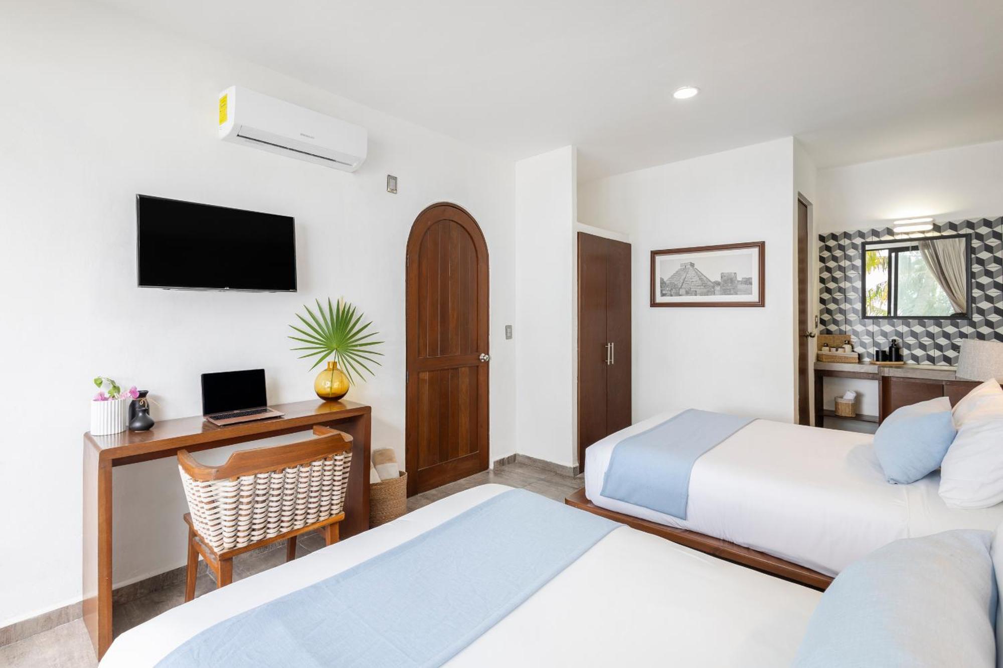 By Kinta Playa del Carmen