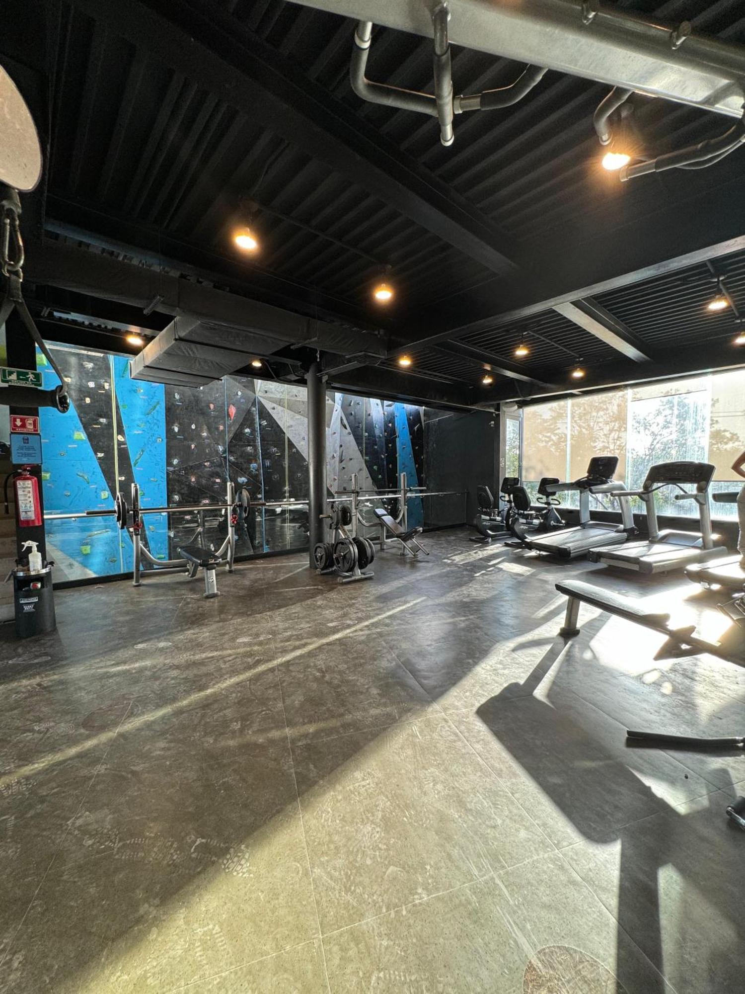 Hotel Starfit Boutique Beachclub, & Gym Included
