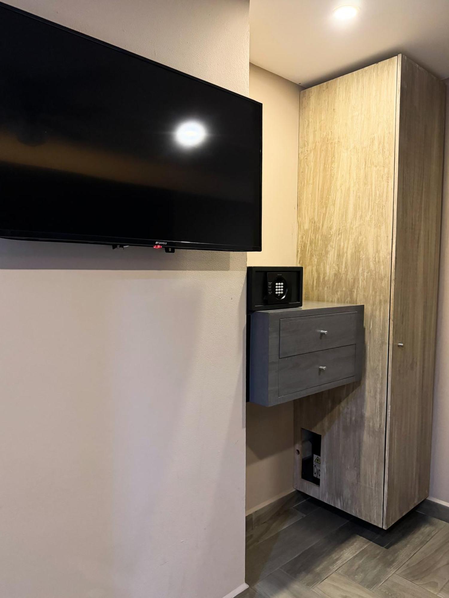 Hotel Bfh Attraction- Deluxe - 2oo Metros Del Mar, Centro 4*