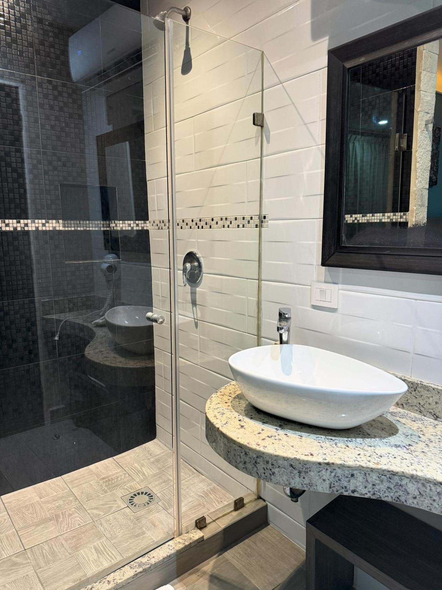 Hotel Bfh Attraction- Deluxe - 2oo Metros Del Mar, Centro 4*