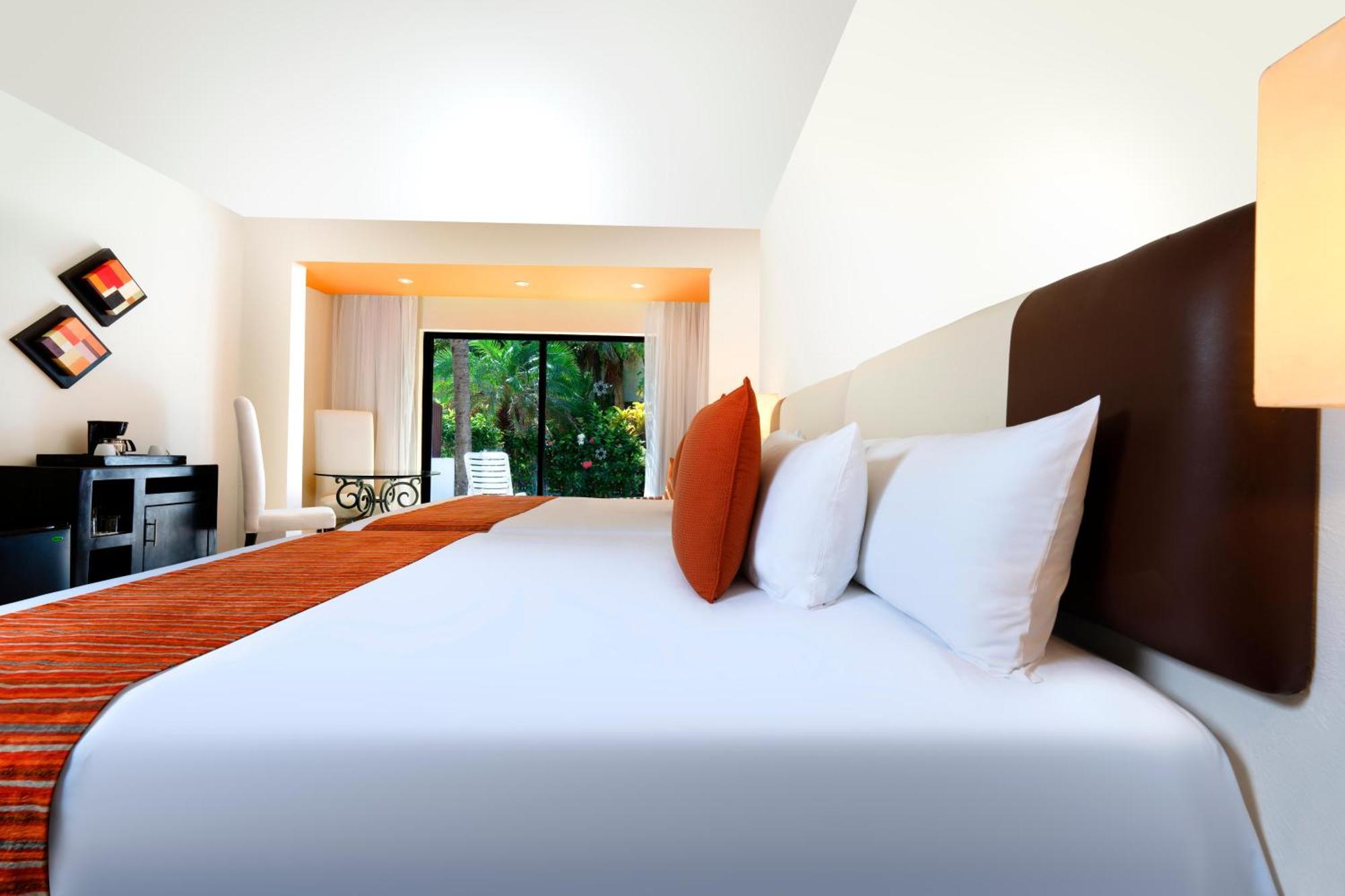 Grand Oasis Tulum Riviera Resort