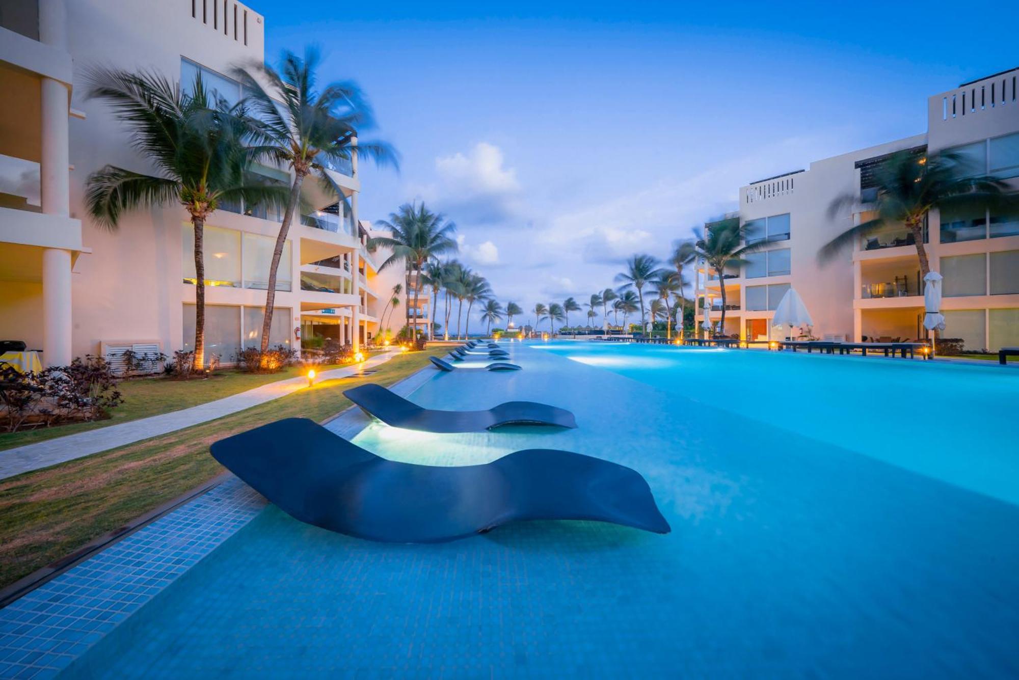 Infinity Pool And Private Club - Luxury Complex The Elements - Gh8
