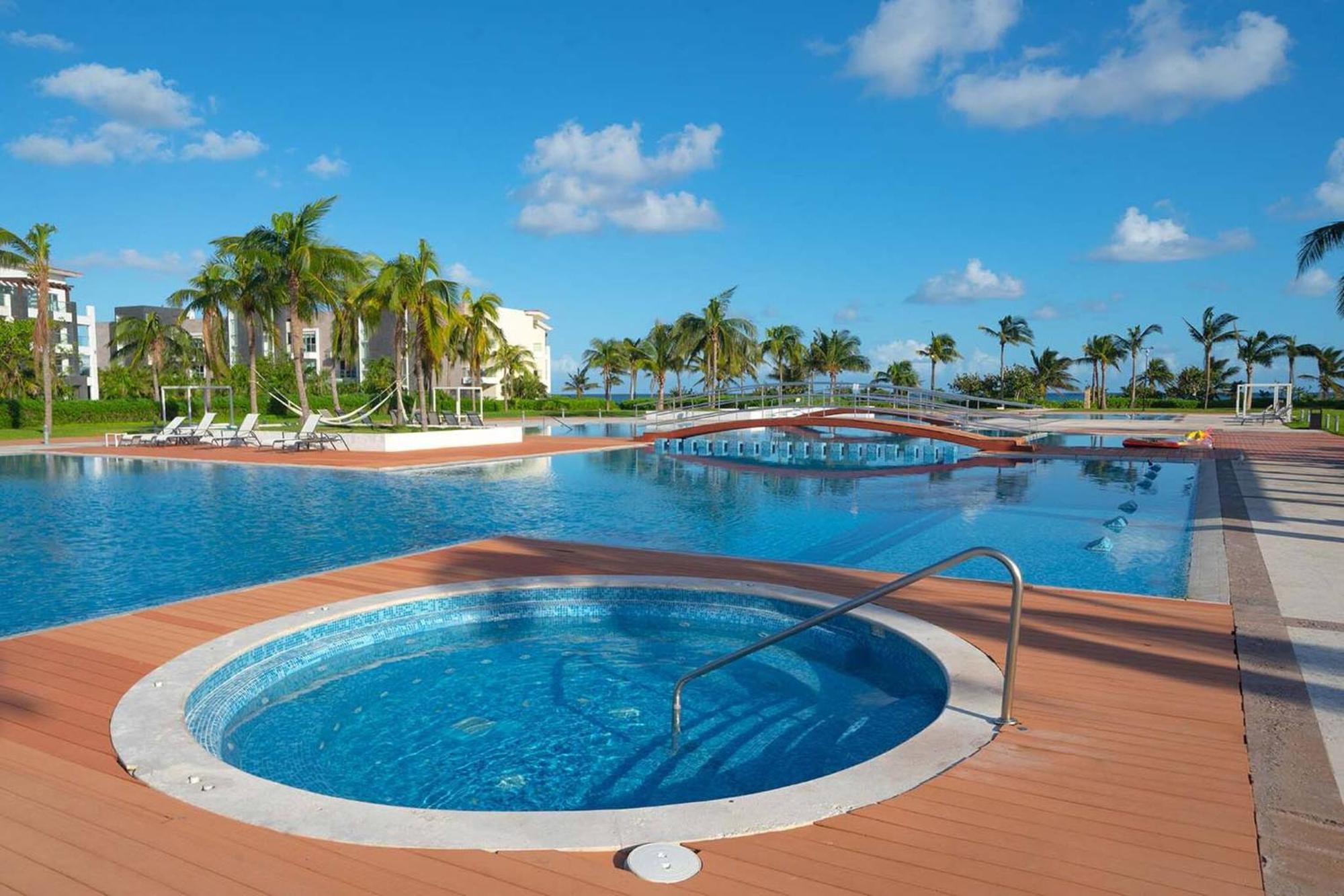 Beachfront With Tub, 3 Bedroom & Pool - At Mareazul Corazon * Playa del Carmen