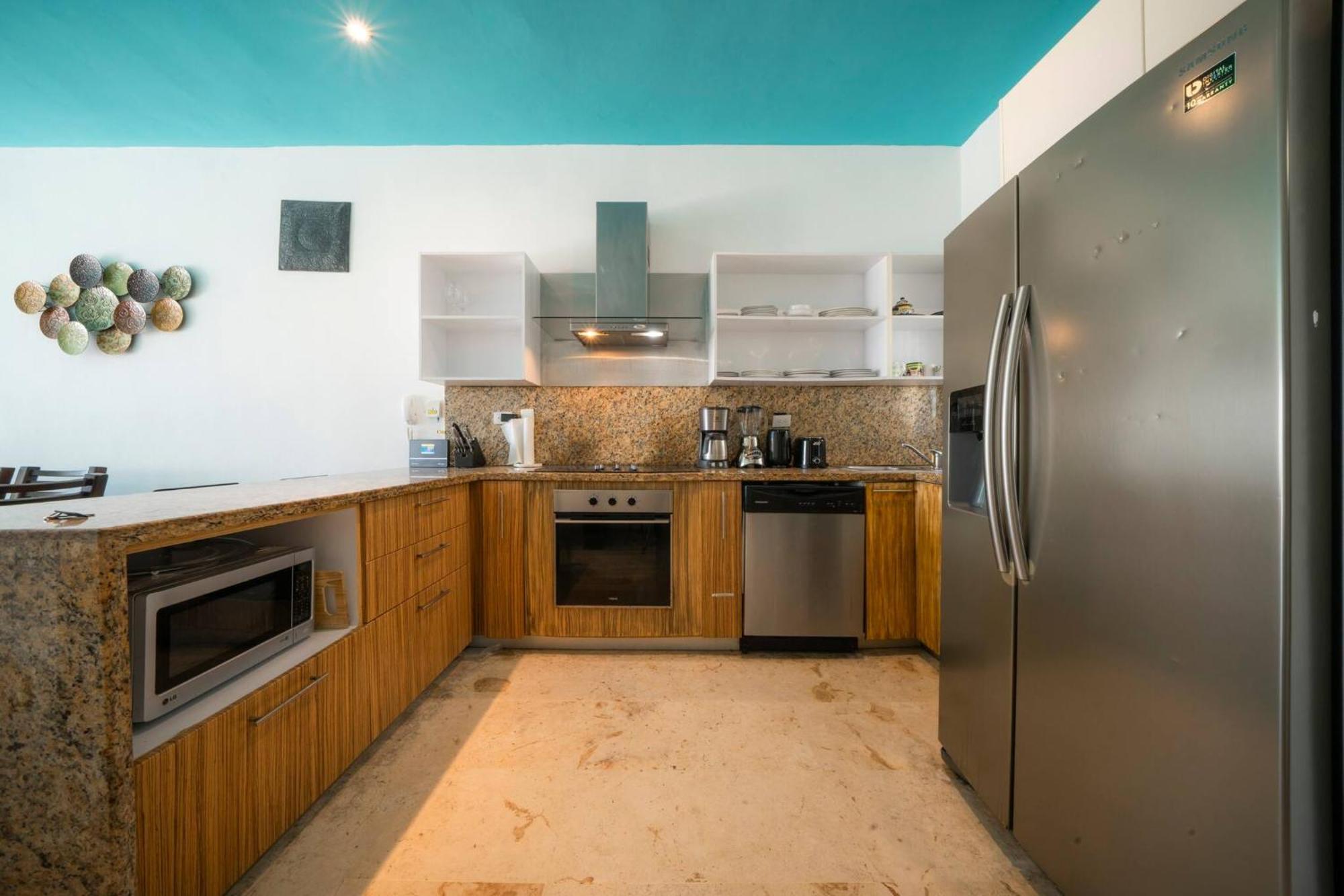 Beachfront Penthouse With 3 Bedrooms & Ocean View - Nubes Holiday home