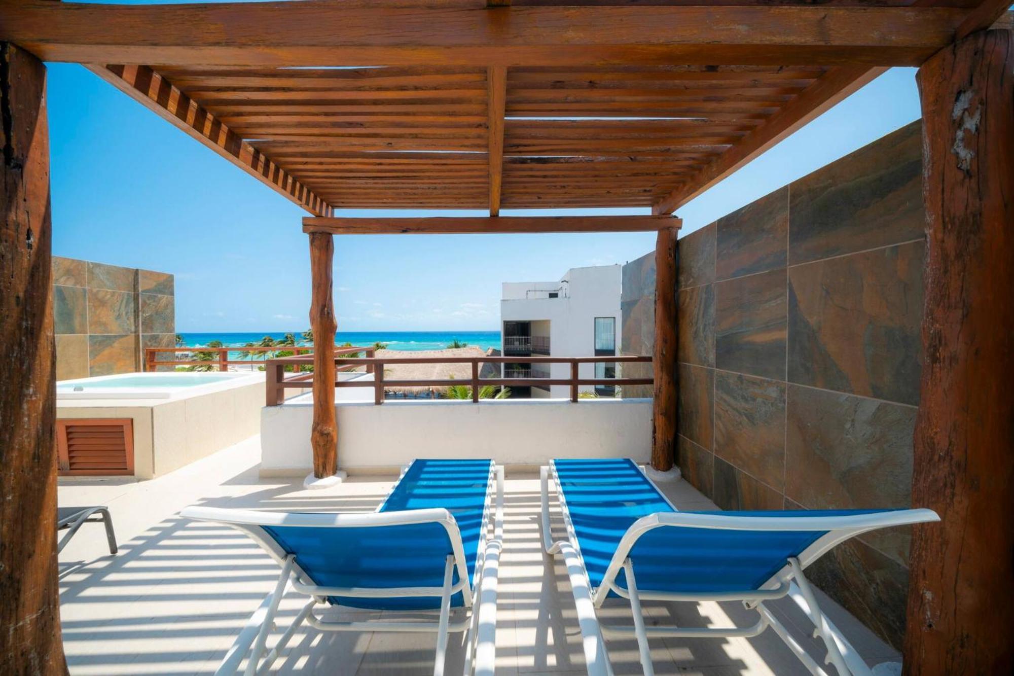 Beachfront Penthouse With 3 Bedrooms & Ocean View - Nubes Holiday home Playa del Carmen