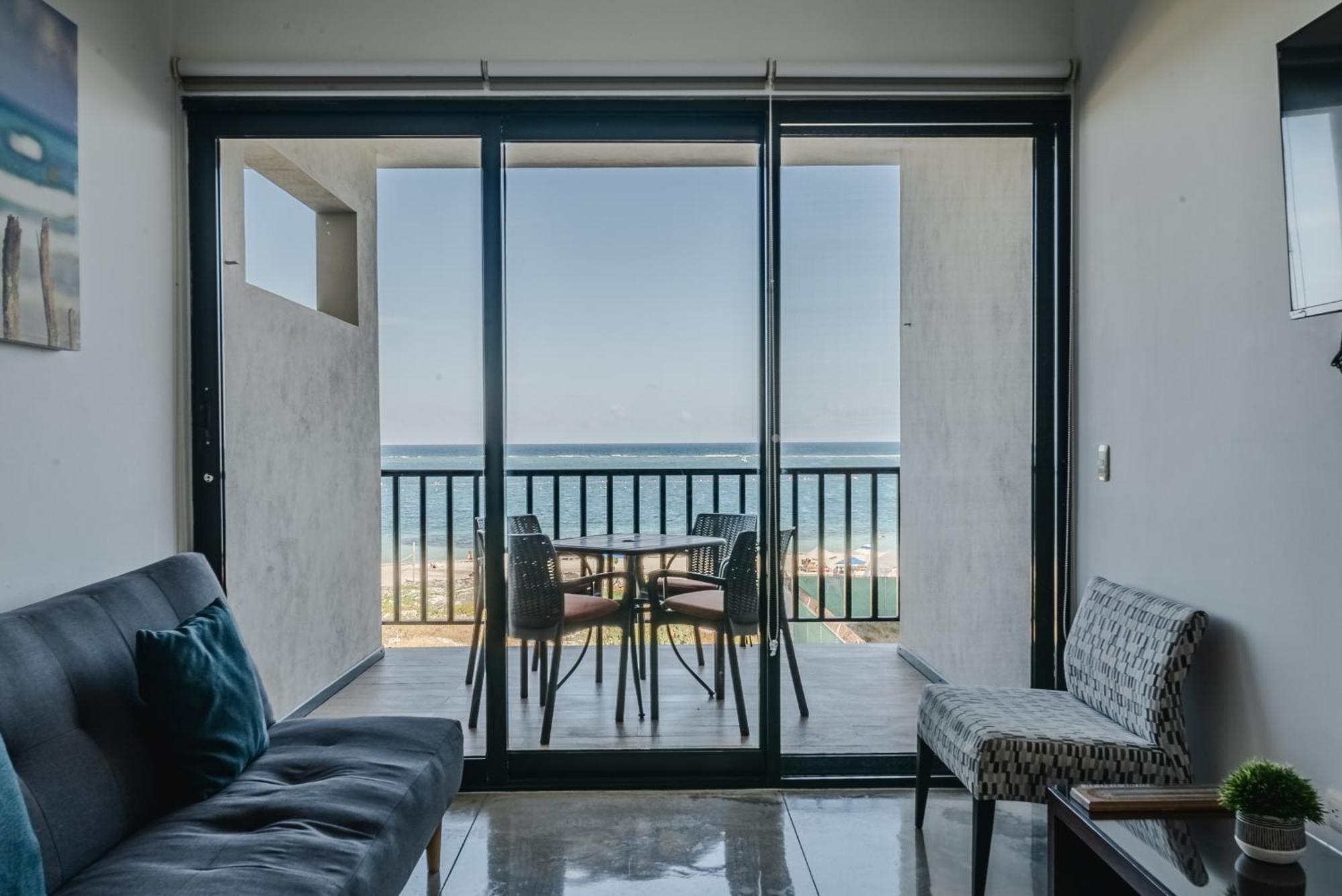 Aparthotel Vela's Ocean Front