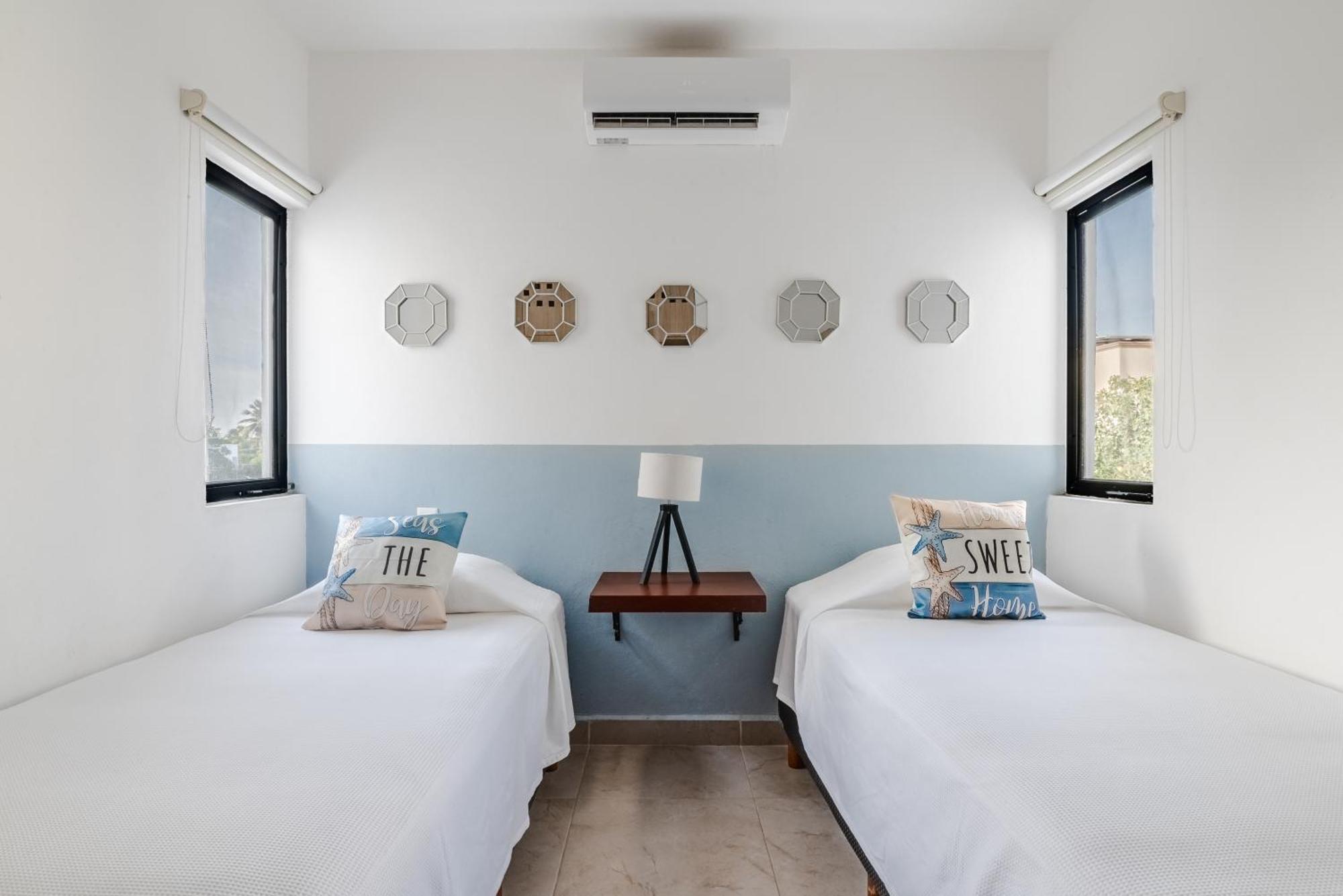 Aparthotel Vela's Ocean Front 3*
