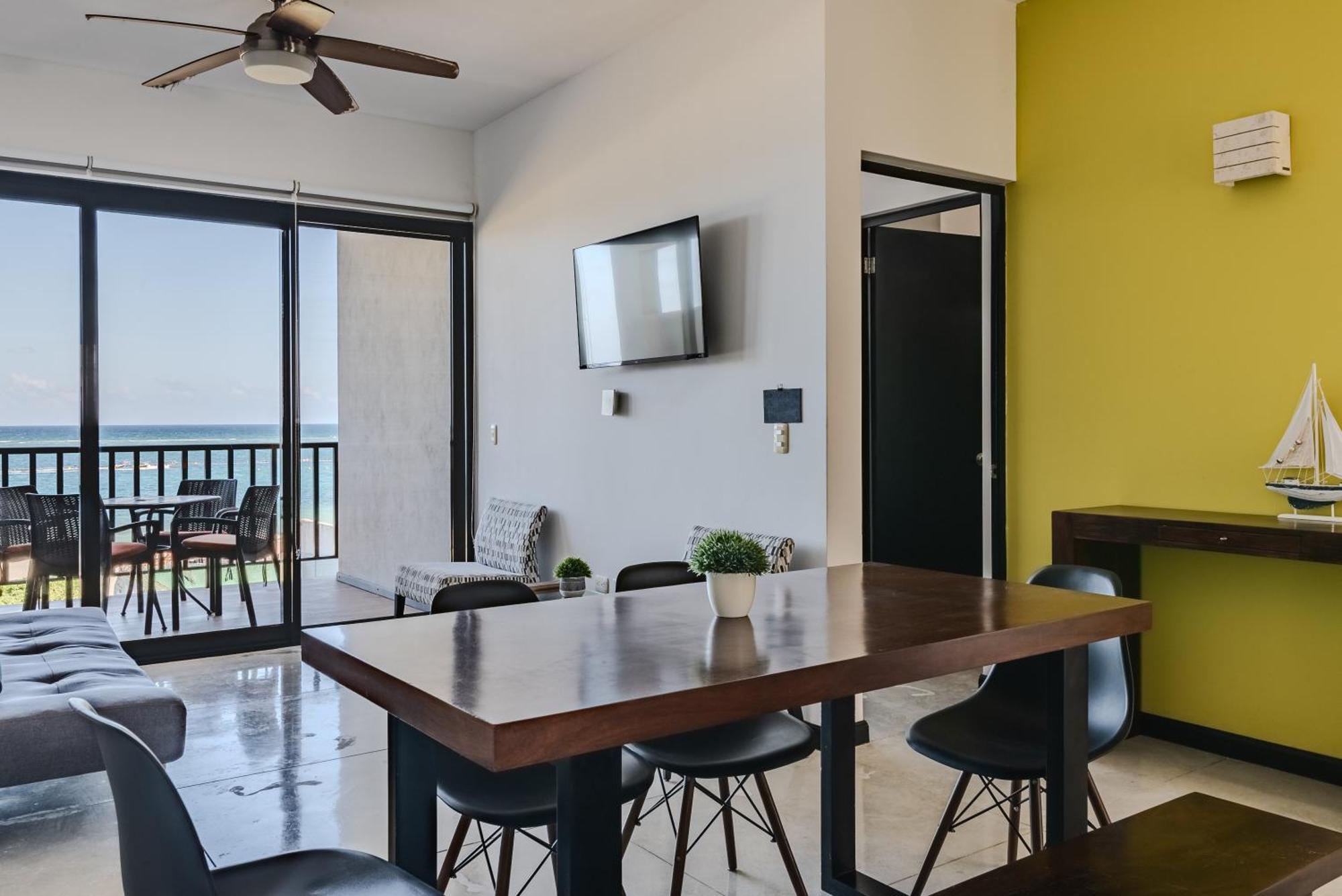 Vela's Ocean Front Aparthotel Puerto Morelos