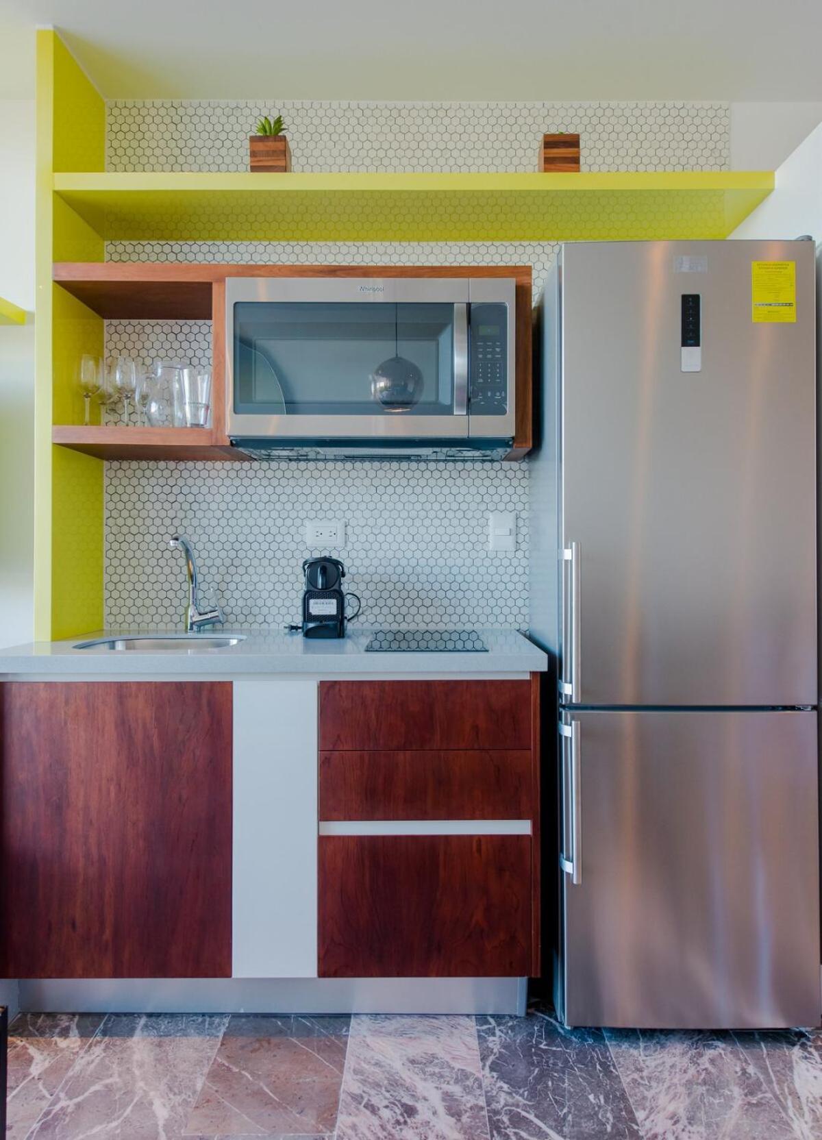 Singular Joy - 2 Bedroom With Street View Apartment *