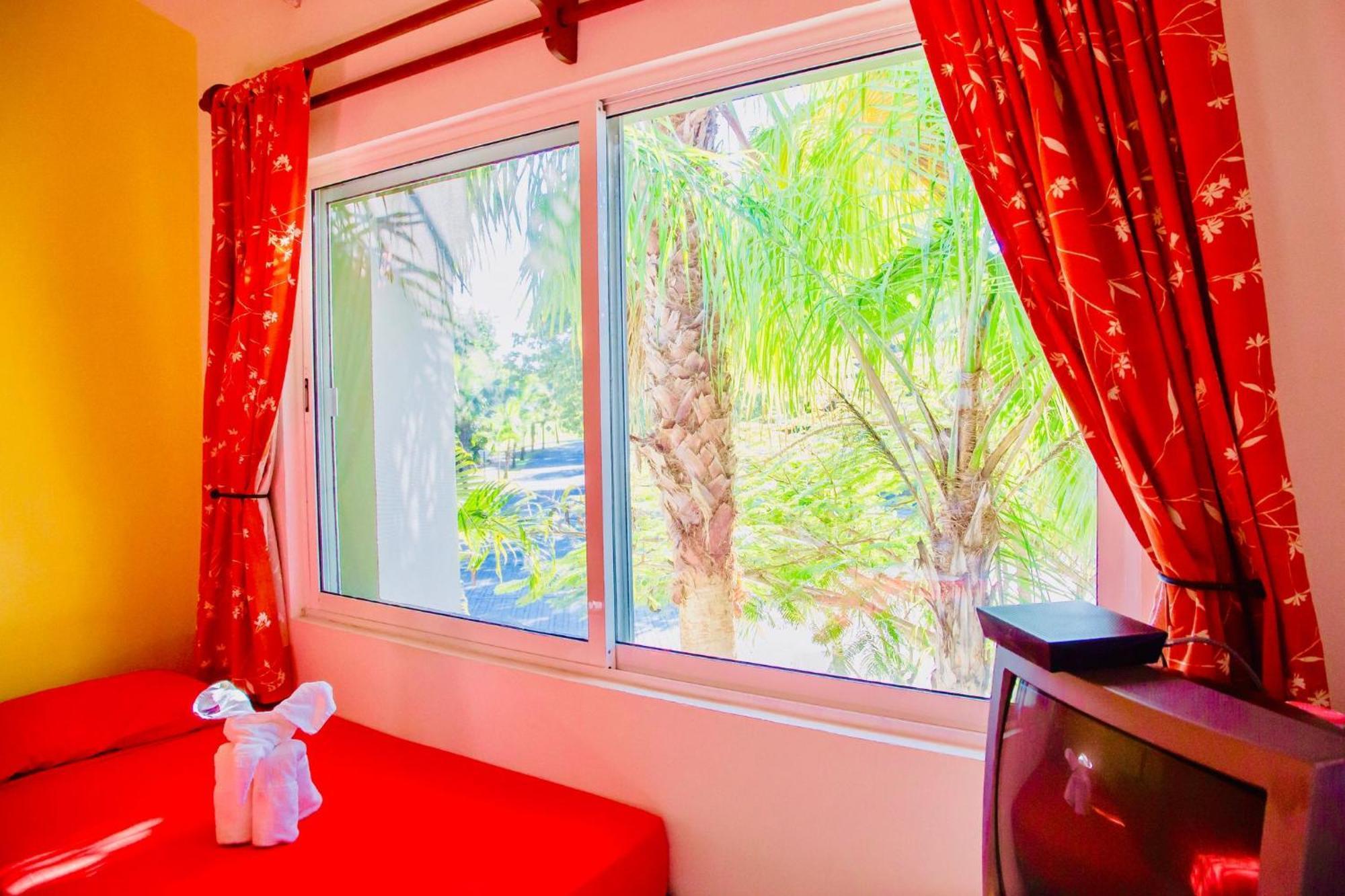 Executive Comfort With Swimming Pool Air Conditioning And Parking Guest house *