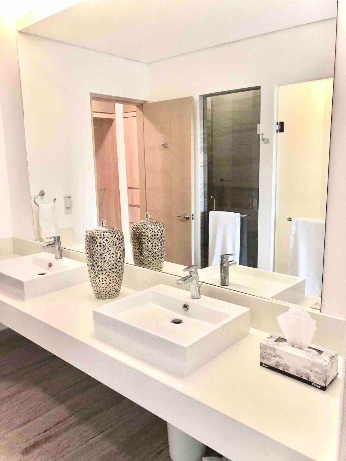Ocean View Pool In Exclusive Playacar, En-Suite Rooms * Playa del Carmen