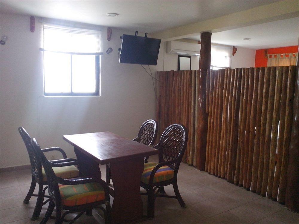 Hotel Caracol Suite Hotel 3*