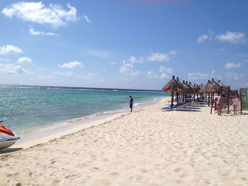 Apartment Tao In Tulum Country Club-bahia Principe, Screened Corner Balcony, And Golf Club Access Akumal