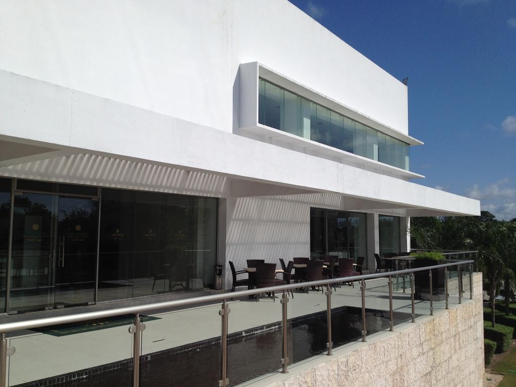 Tao In Tulum Country Club-bahia Principe, Screened Corner Balcony, And Golf Club Access *