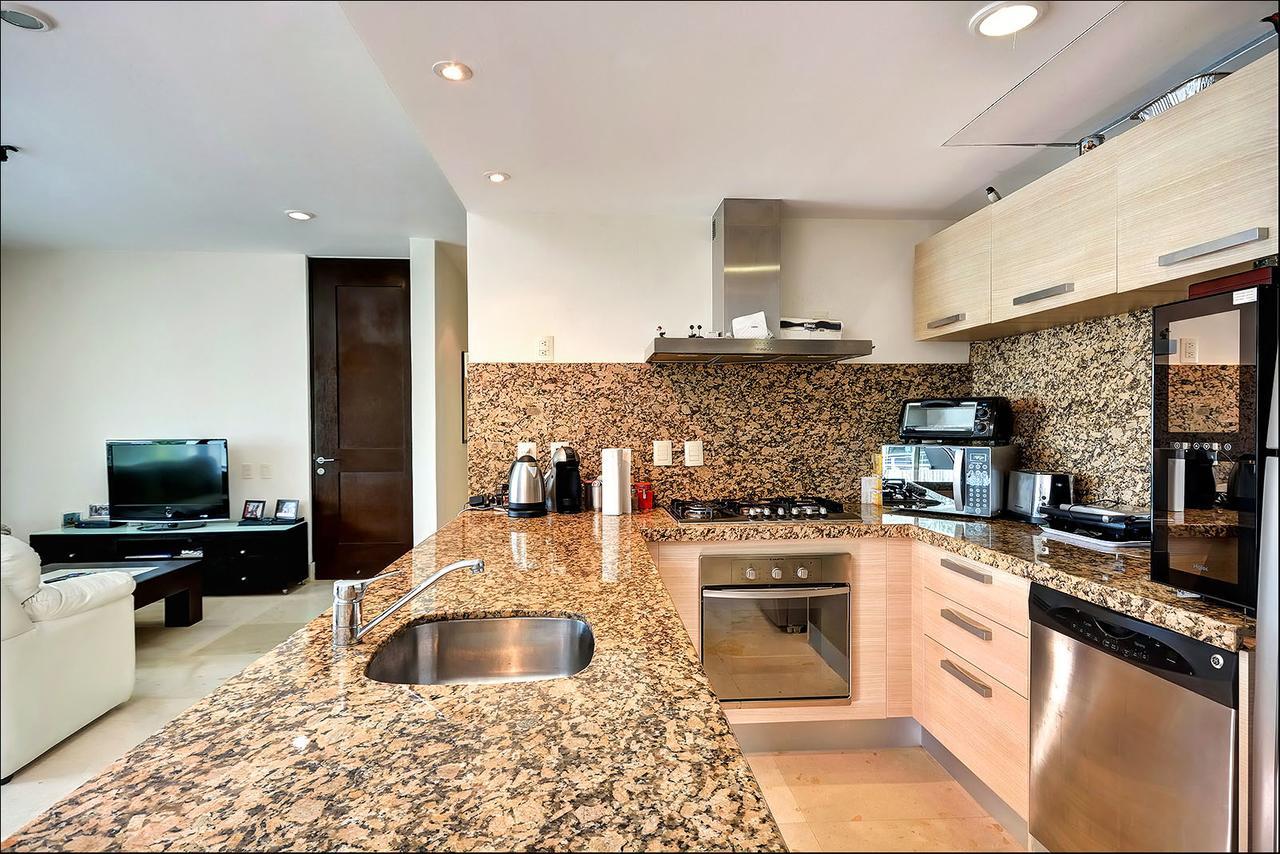 Apartment Luxurious & In Playa Steps From The Playa del Carmen