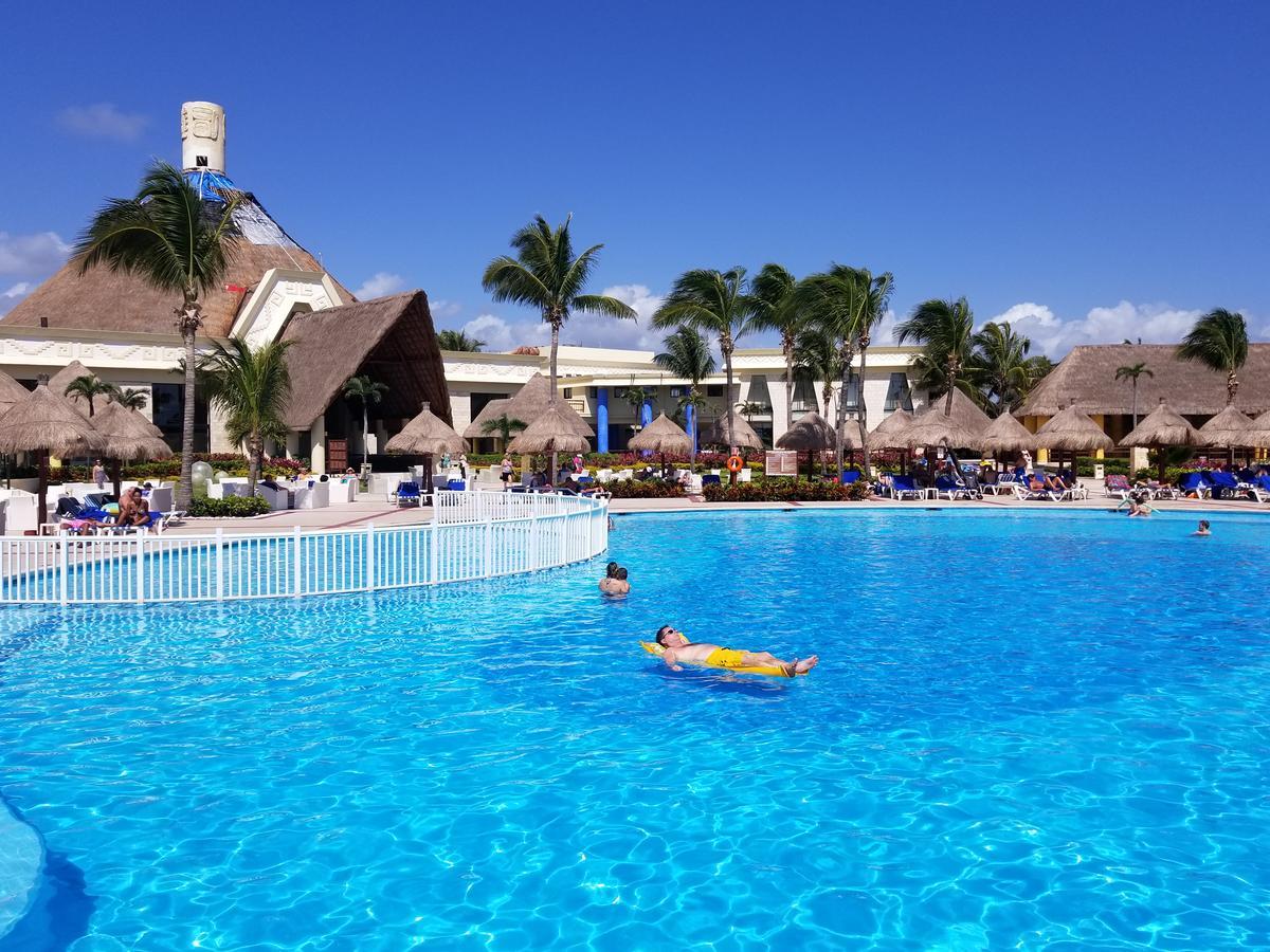 Tao In Tulum Country Club-bahia Principe, Screened Corner Balcony, And Golf Club Access Apartment Akumal