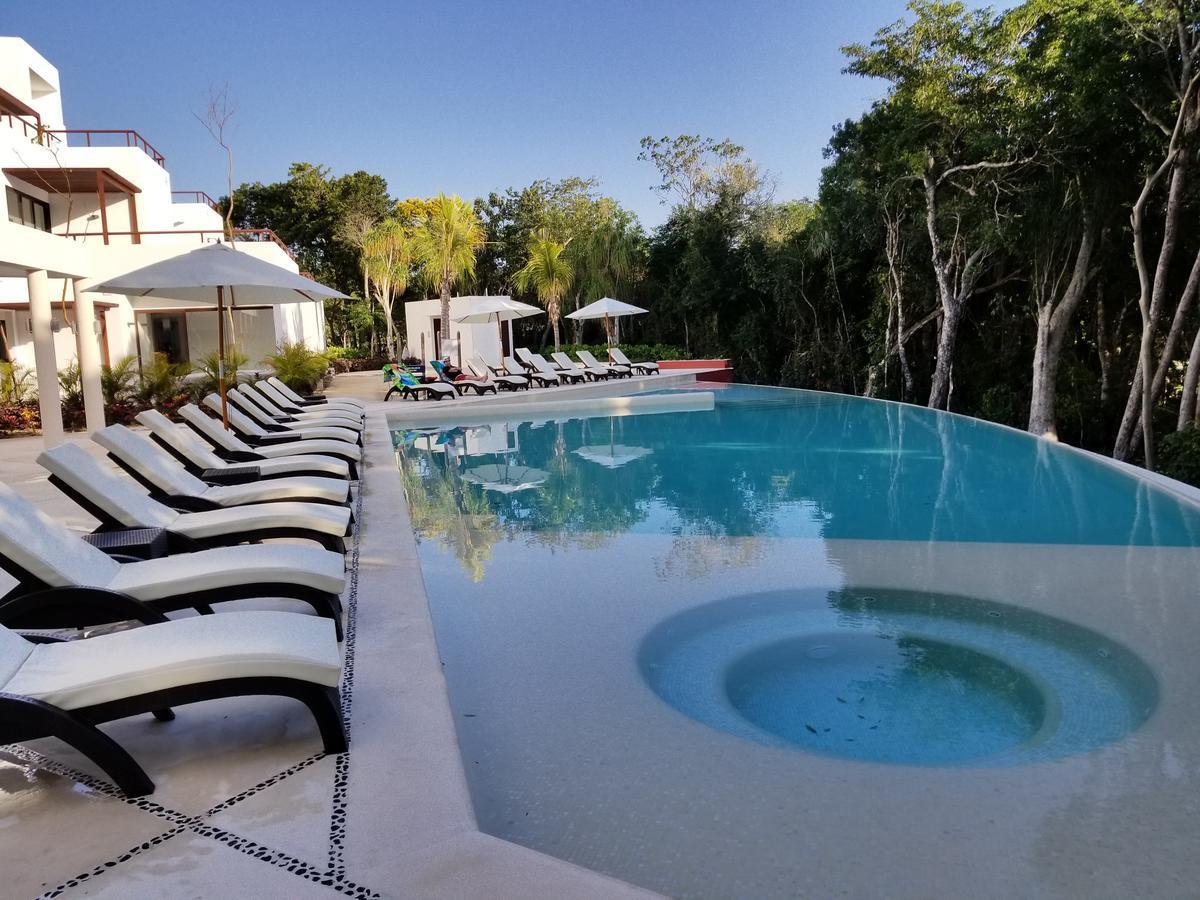 Apartment Tao In Tulum Country Club-bahia Principe, Screened Corner Balcony, And Golf Club Access Akumal